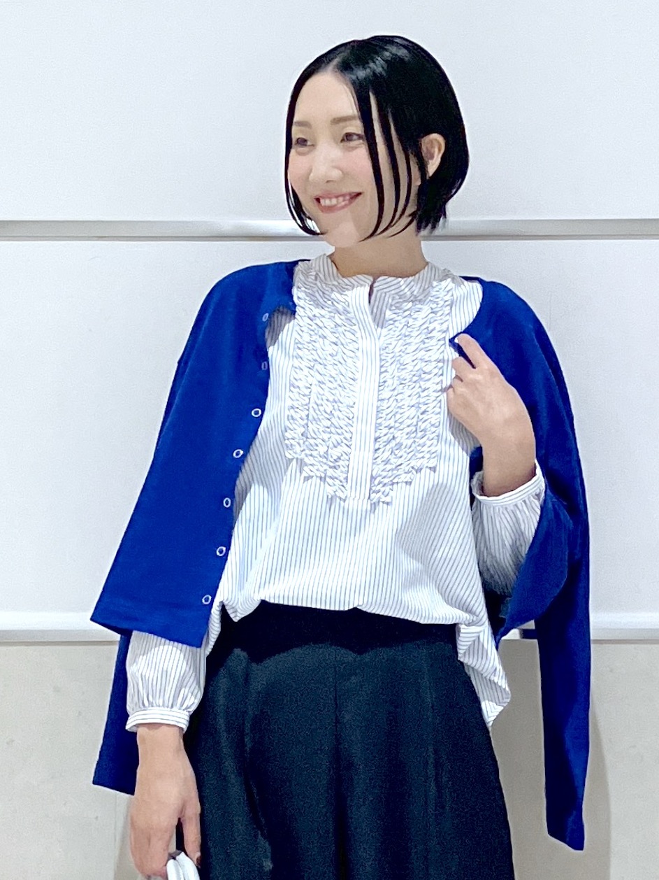 eriko さんの「Dessin｜【洗える/7色展開/XS-L】フロントフリルブラウス」を使ったコーディネート