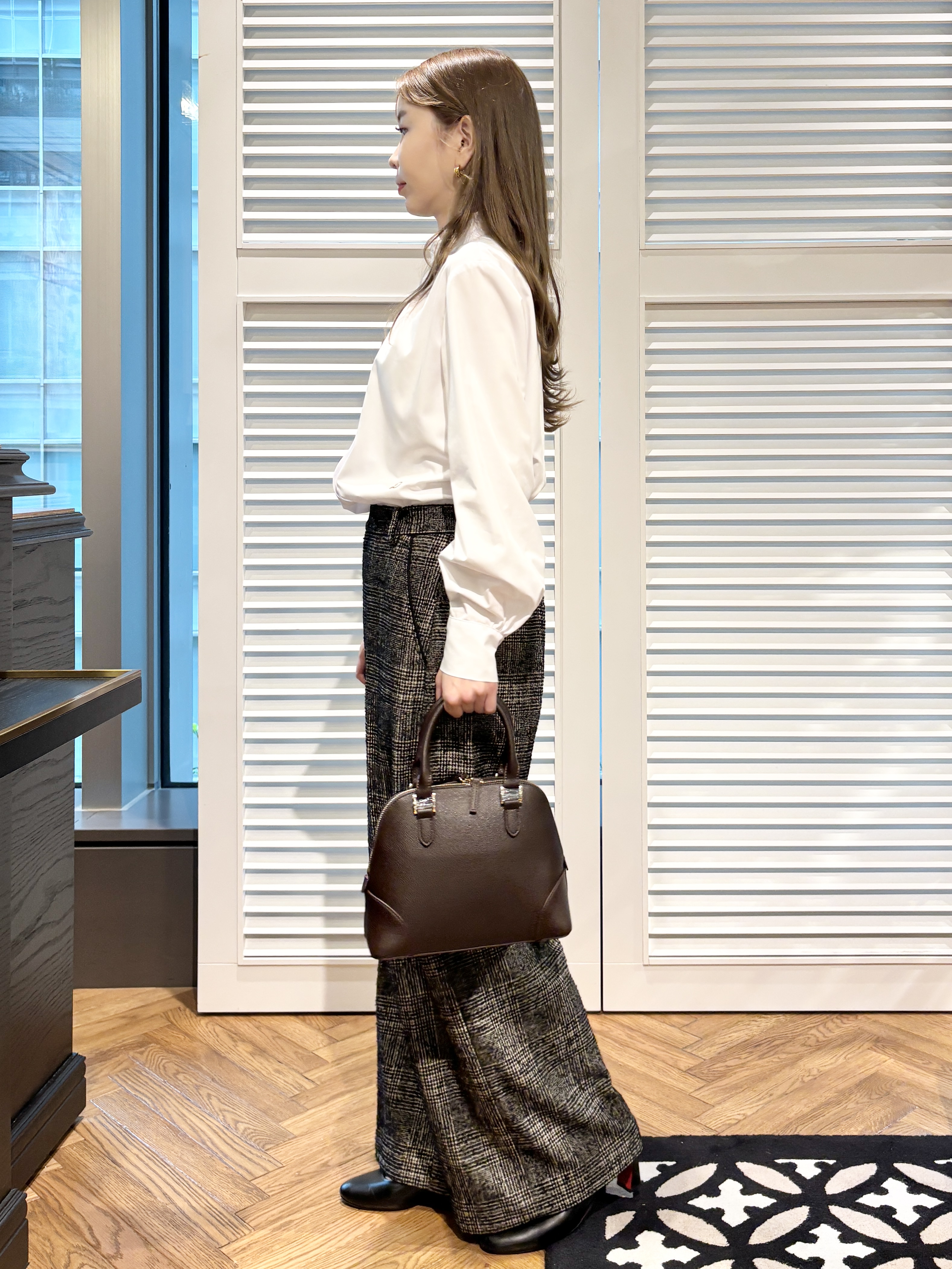 清水夏姫さんの「DRESSTERIOR｜【オケージョン対応】スタンドフリルシャツ」を使ったコーディネート