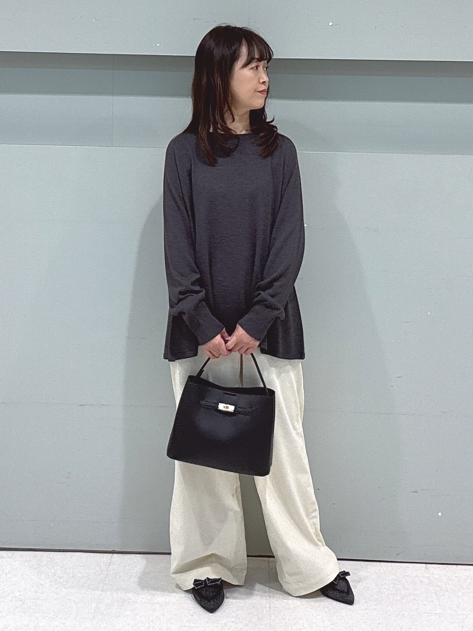 makiさんの「UNTITLED｜【きれいに体型カバー/8色展開】Aラインシルエットニットプルオーバー」を使ったコーディネート