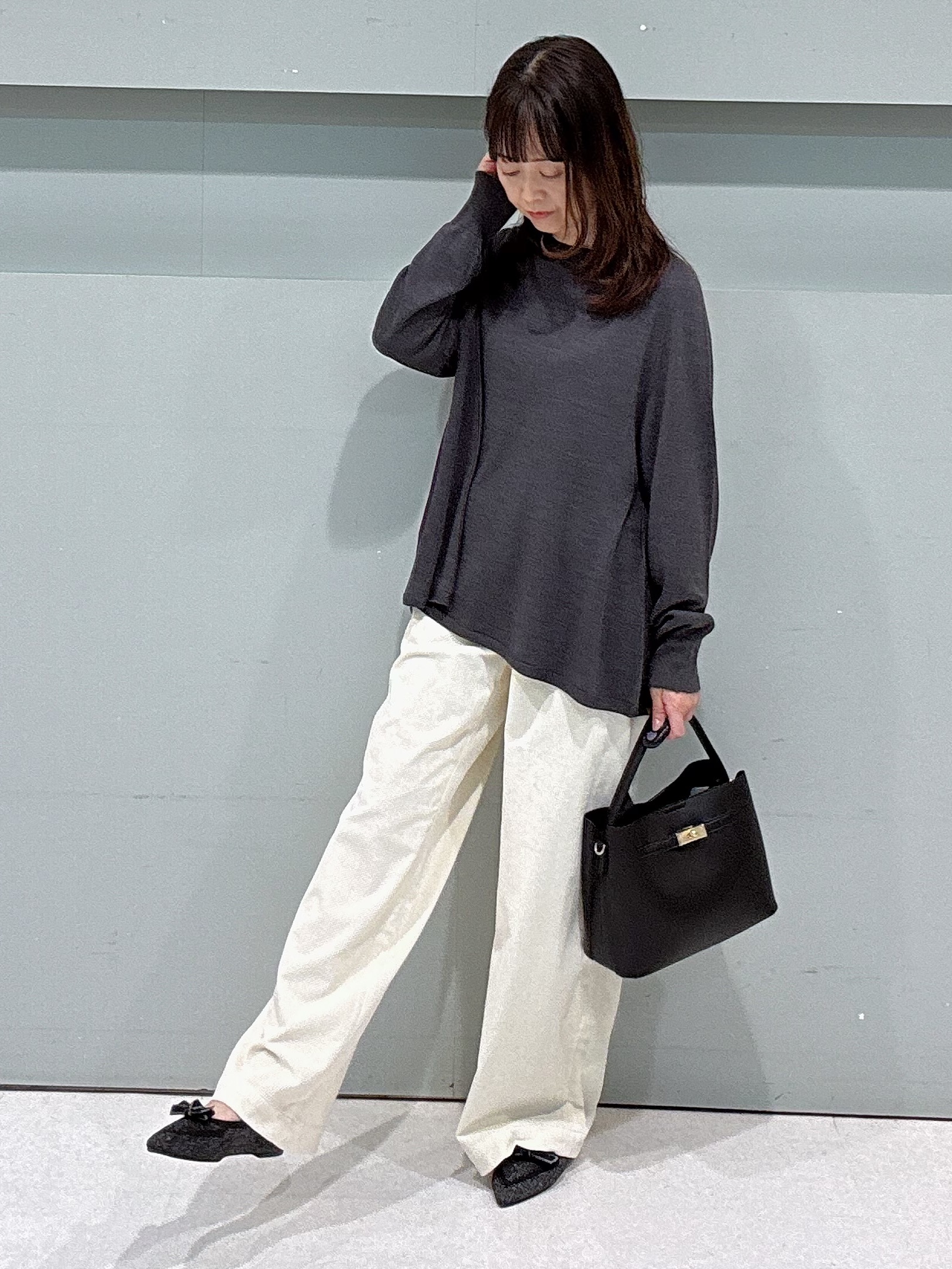 makiさんの「UNTITLED｜【きれいに体型カバー/8色展開】Aラインシルエットニットプルオーバー」を使ったコーディネート