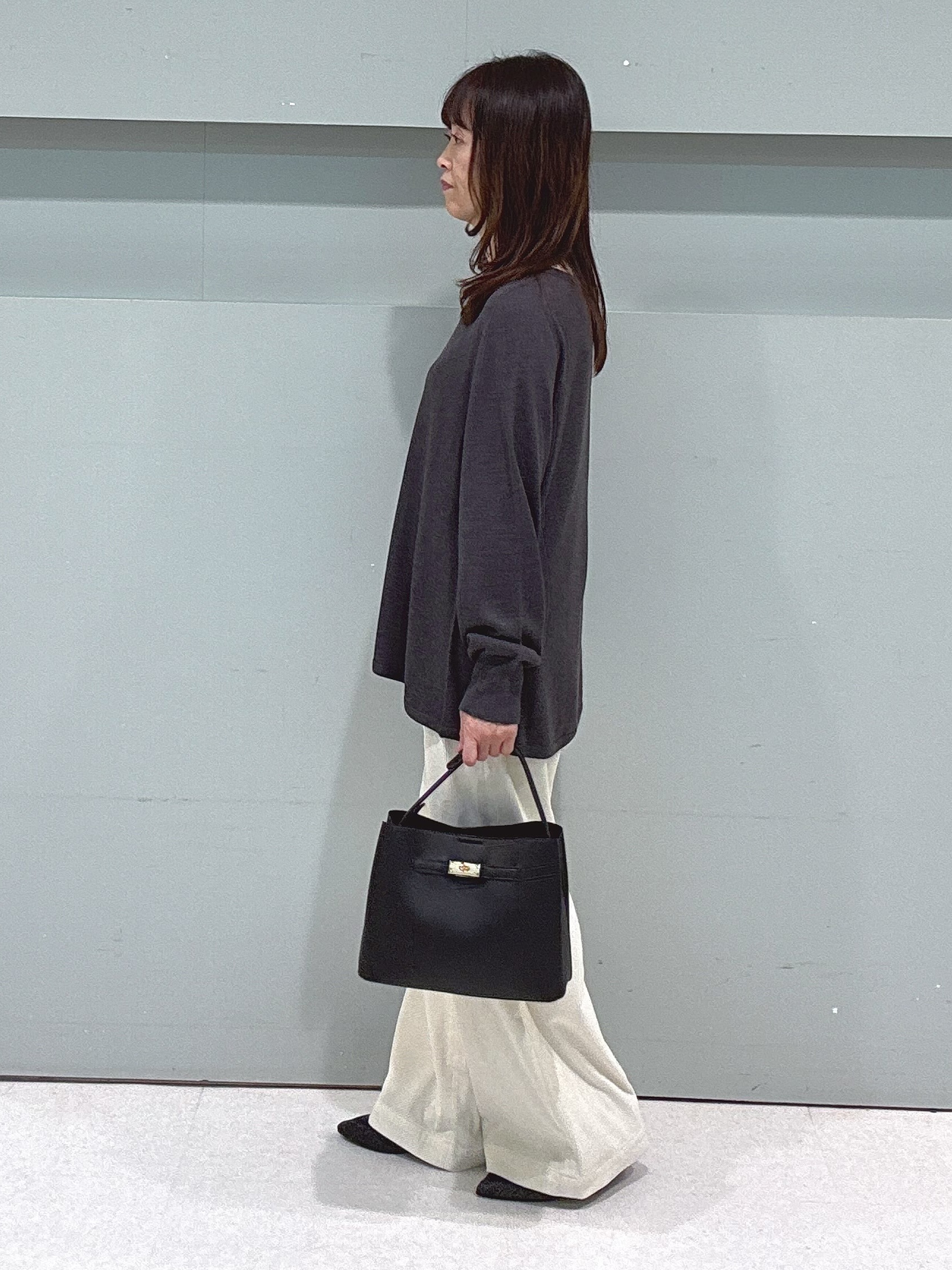 makiさんの「UNTITLED｜【きれいに体型カバー/8色展開】Aラインシルエットニットプルオーバー」を使ったコーディネート