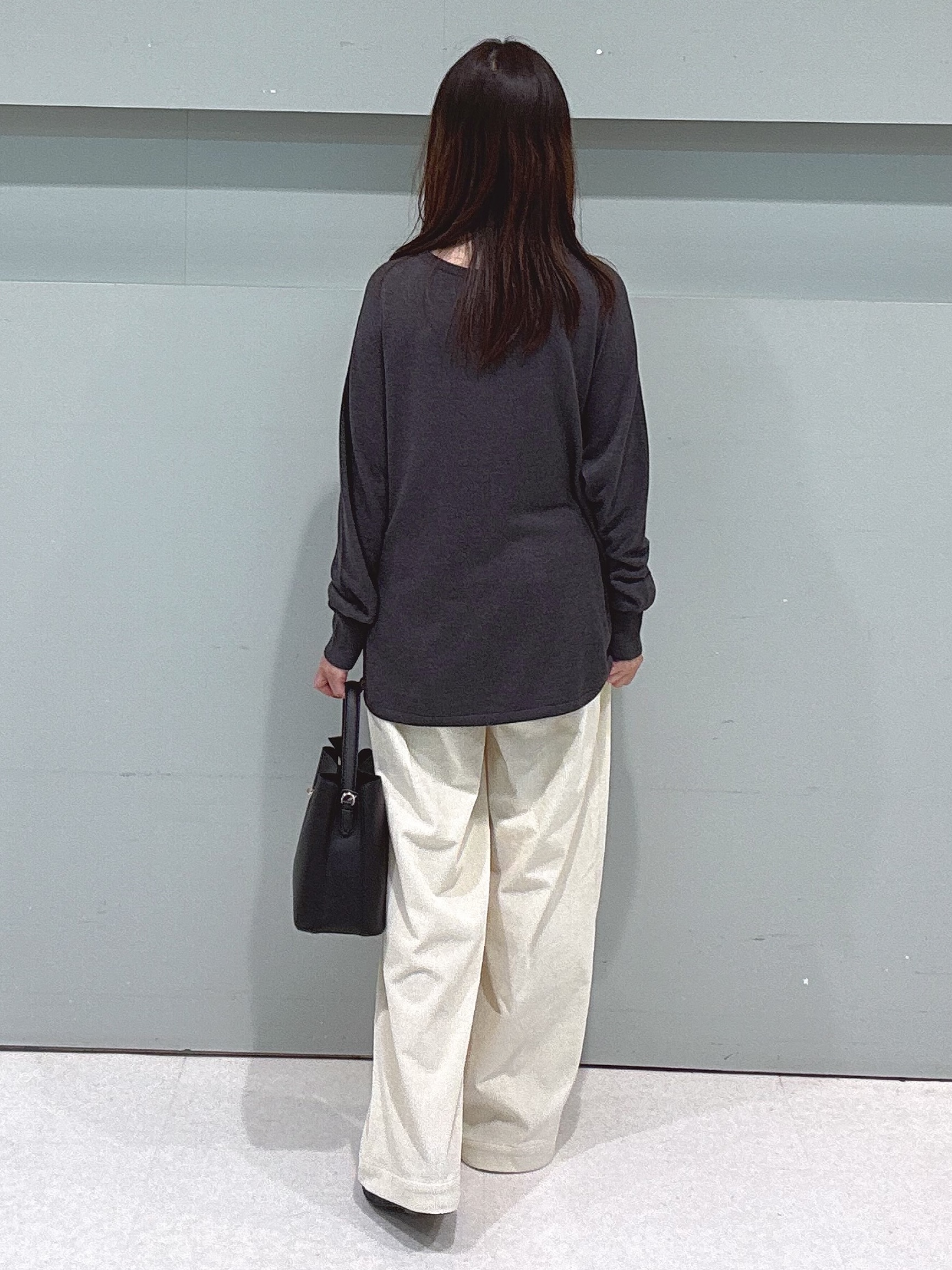 makiさんの「UNTITLED｜【きれいに体型カバー/8色展開】Aラインシルエットニットプルオーバー」を使ったコーディネート