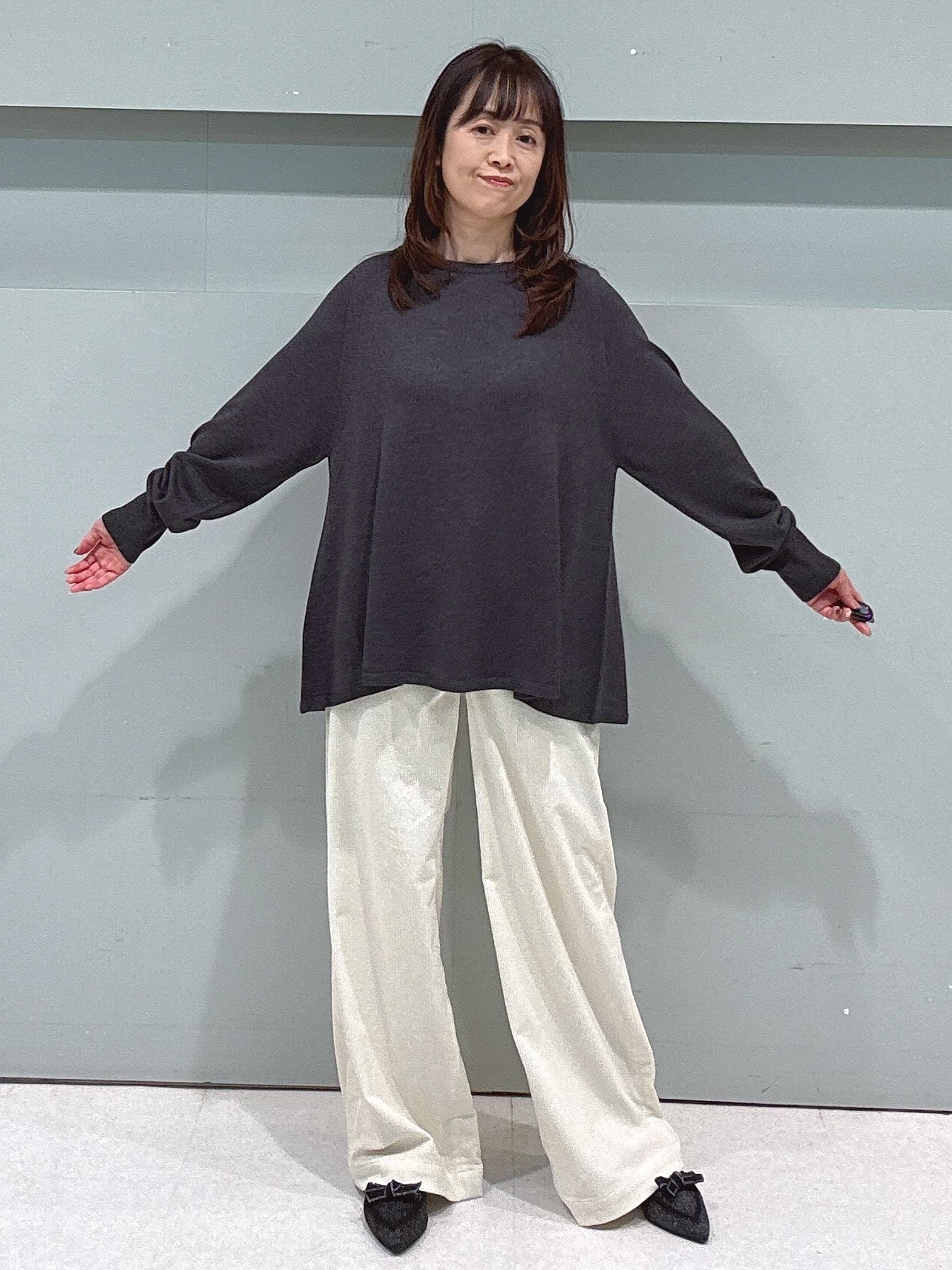 makiさんの「UNTITLED｜【きれいに体型カバー/8色展開】Aラインシルエットニットプルオーバー」を使ったコーディネート