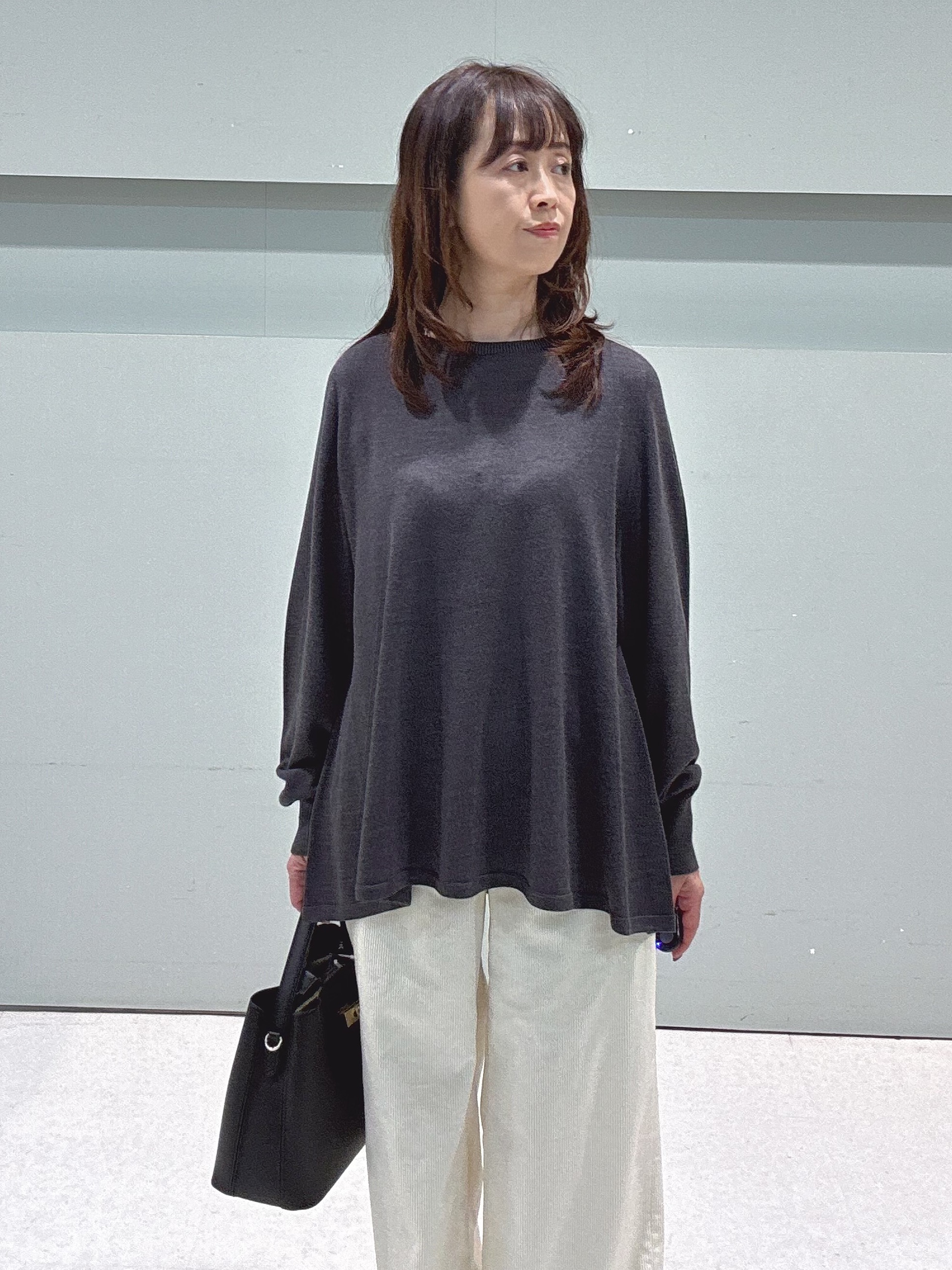 makiさんの「UNTITLED｜【きれいに体型カバー/8色展開】Aラインシルエットニットプルオーバー」を使ったコーディネート