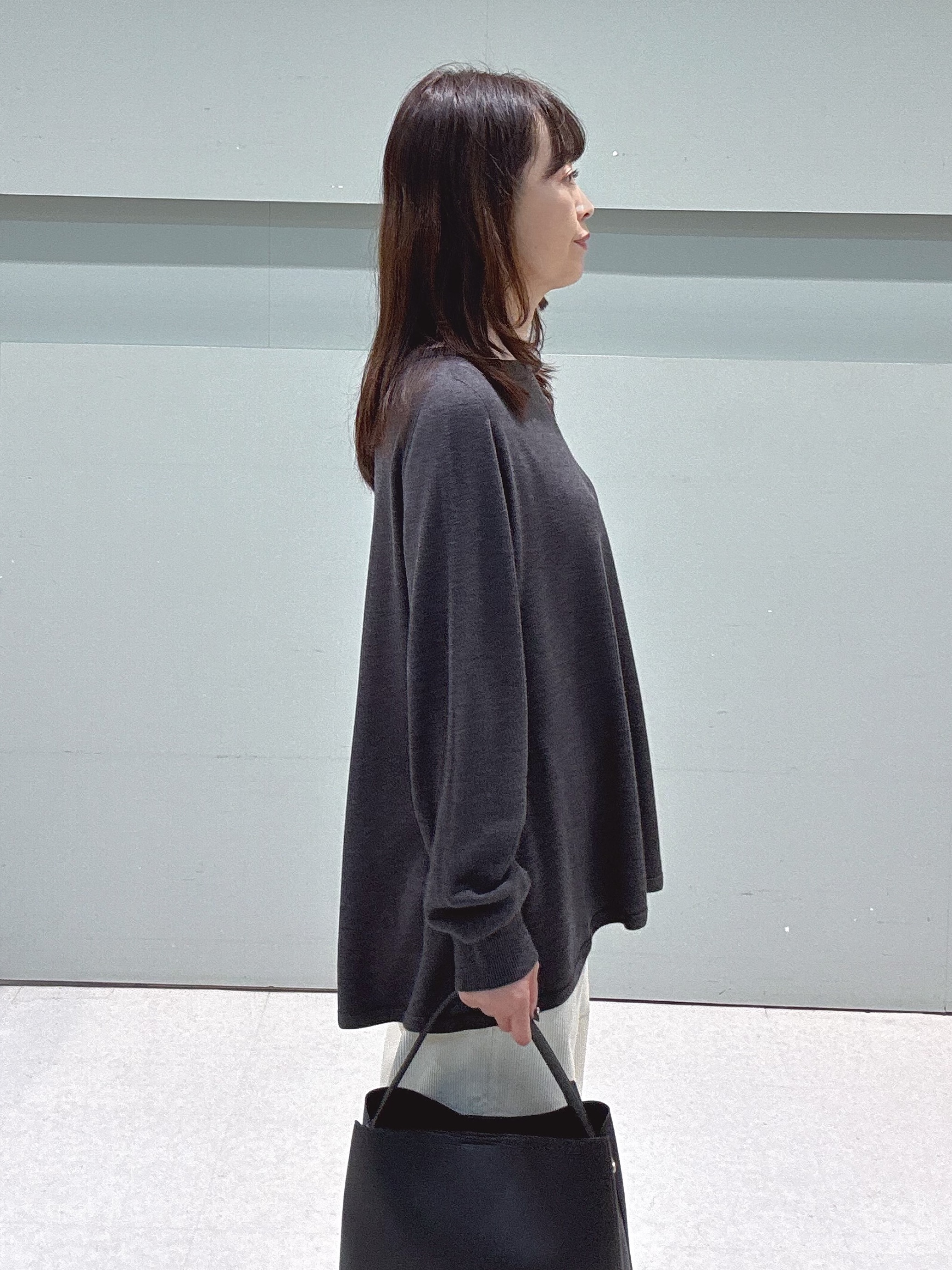 makiさんの「UNTITLED｜【きれいに体型カバー/8色展開】Aラインシルエットニットプルオーバー」を使ったコーディネート