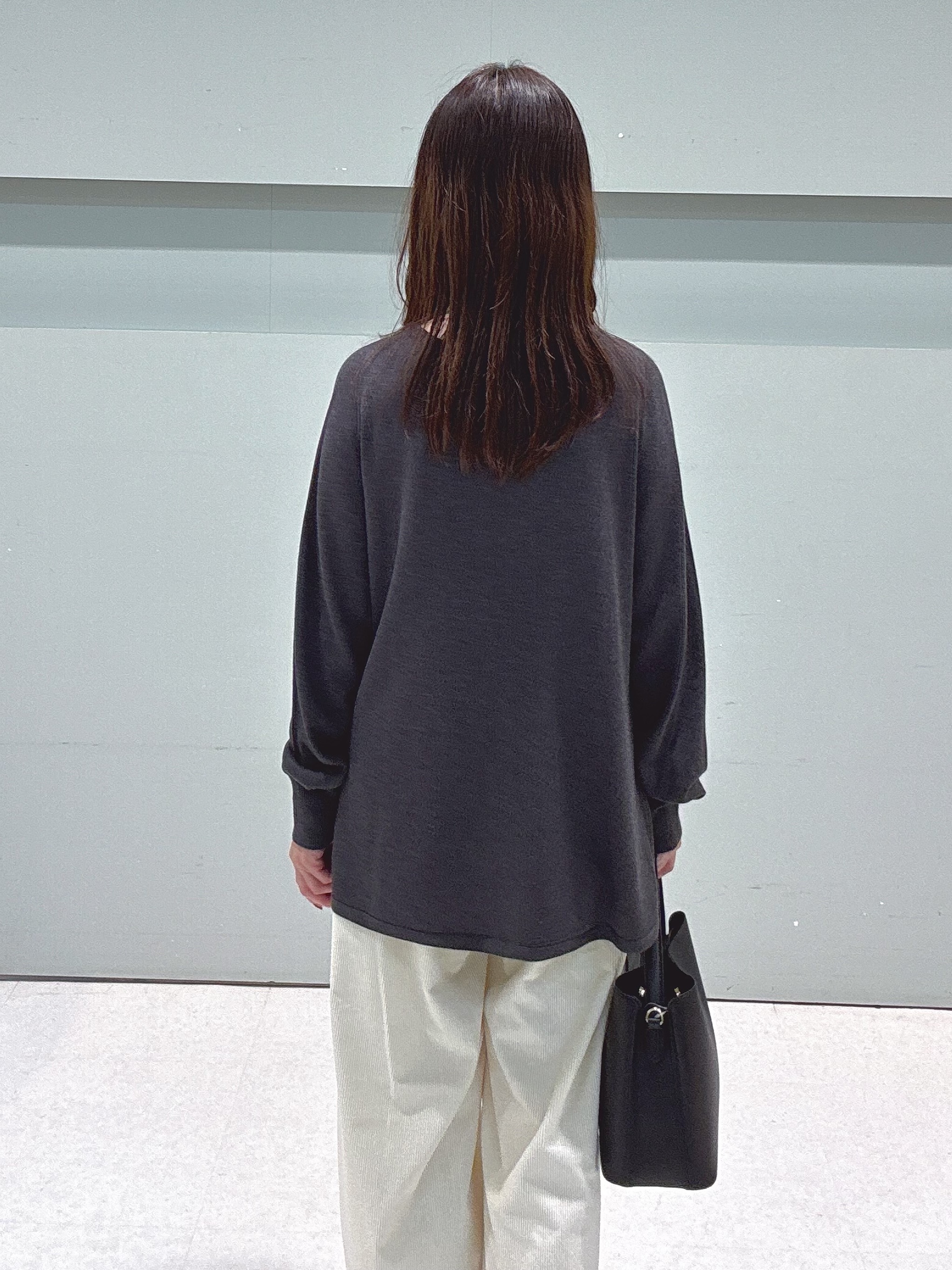 makiさんの「UNTITLED｜【きれいに体型カバー/8色展開】Aラインシルエットニットプルオーバー」を使ったコーディネート