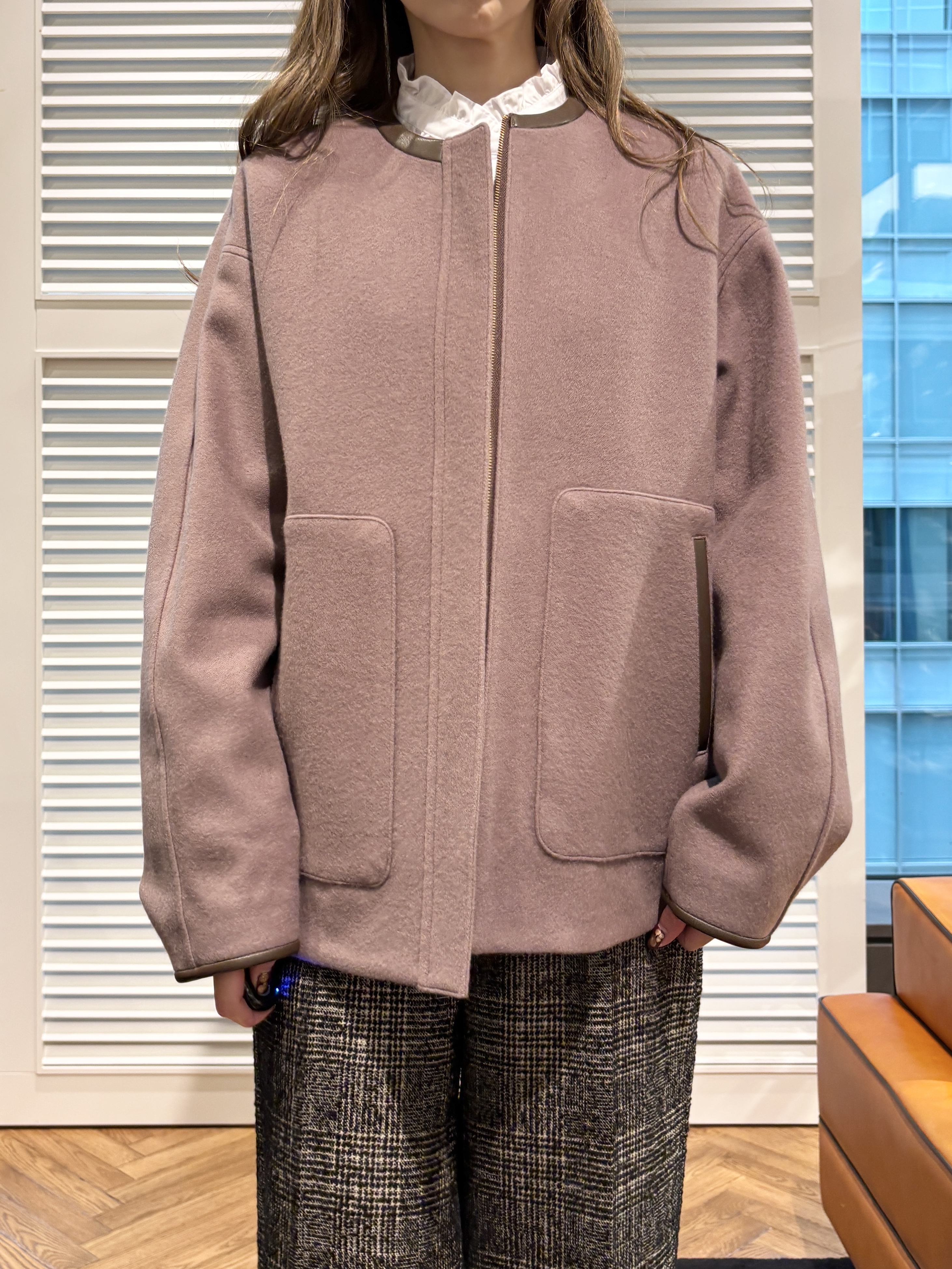 清水夏姫さんの「DRESSTERIOR｜【オケージョン対応】スタンドフリルシャツ」を使ったコーディネート