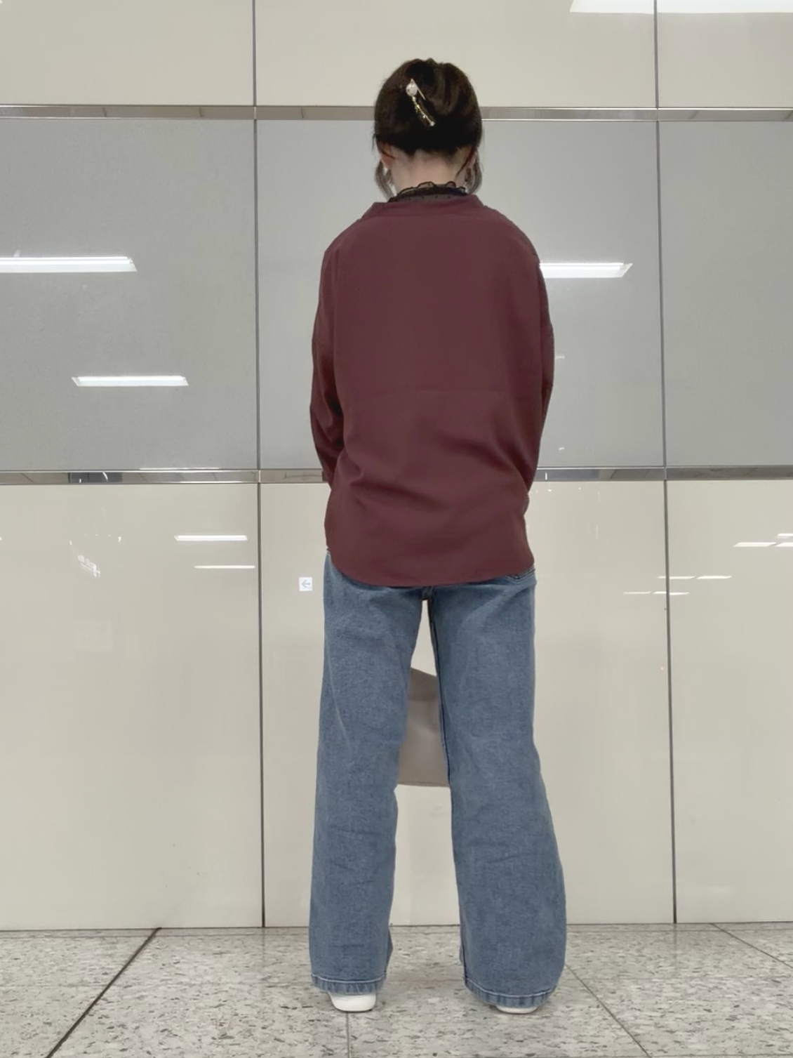 ひよりん⭐️さんの「SHOO･LA･RUE｜【洗濯後しわになりにくい/S-LL】こなれ見え ゆるっと キーネック金ボタンポケットシャツ」を使ったコーディネート