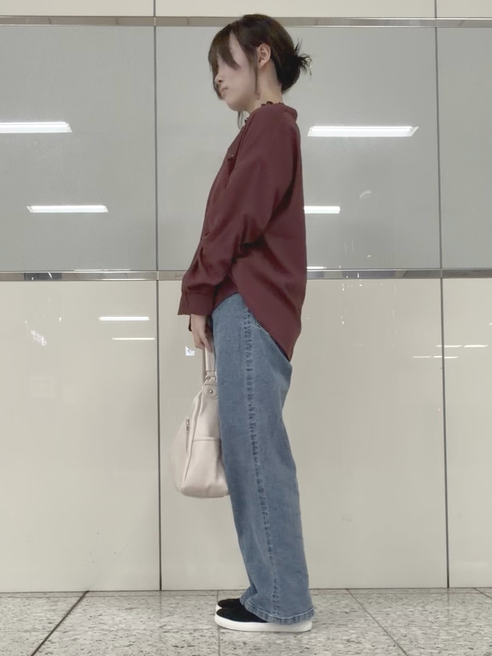 ひよりん⭐️さんの「SHOO･LA･RUE｜【洗濯後しわになりにくい/S-LL】こなれ見え ゆるっと キーネック金ボタンポケットシャツ」を使ったコーディネート
