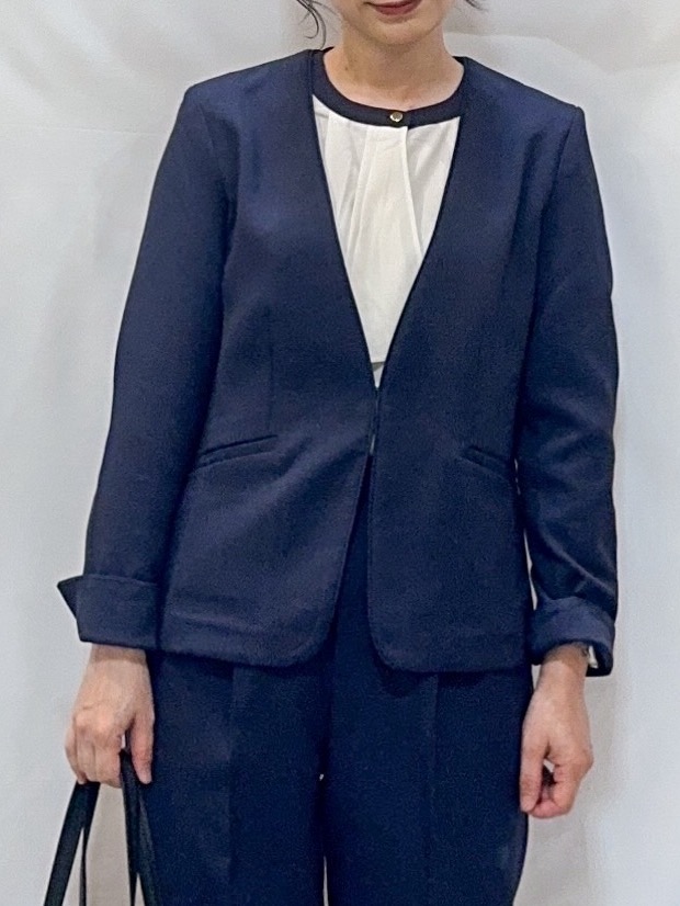 𝐇𝐢𝐫𝐨𝐦𝐢さんの「SHOO･LA･RUE｜【セットアップ可/通勤/洗濯機可/SS-LL】女性らしく決まる カラーレスジャケット」を使ったコーディネート