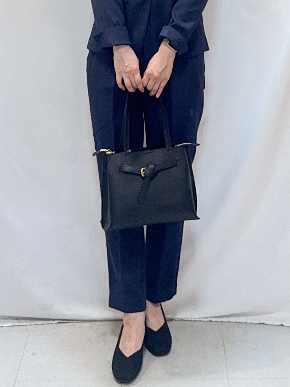 𝐇𝐢𝐫𝐨𝐦𝐢さんの「SHOO･LA･RUE｜【セットアップ可/通勤/洗濯機可/SS-LL】女性らしく決まる カラーレスジャケット」を使ったコーディネート