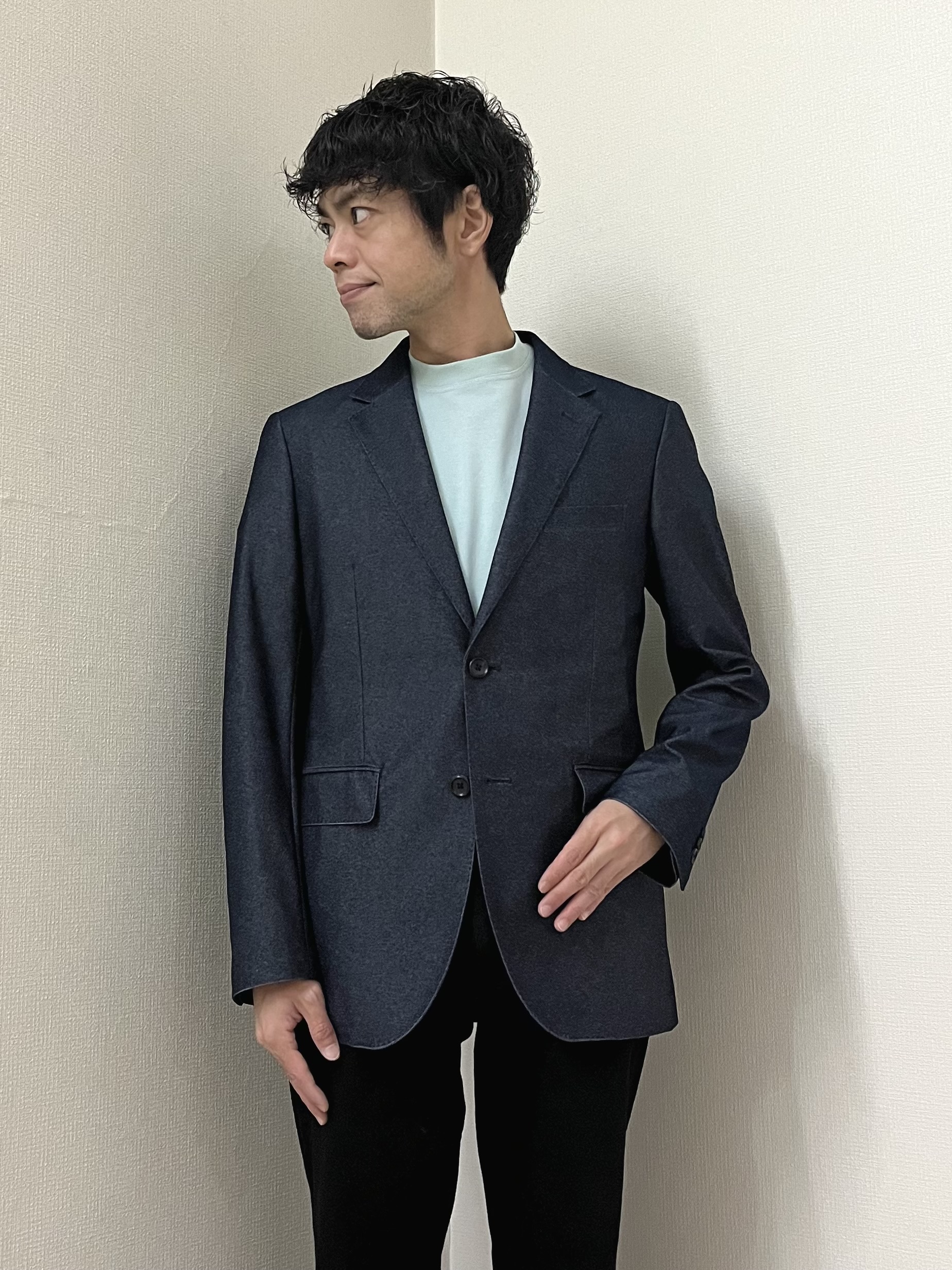 URAさんの「TAKEO KIKUCHI｜【360&deg;ストレッチ】デニムライクジャージ ジャケット」を使ったコーディネート