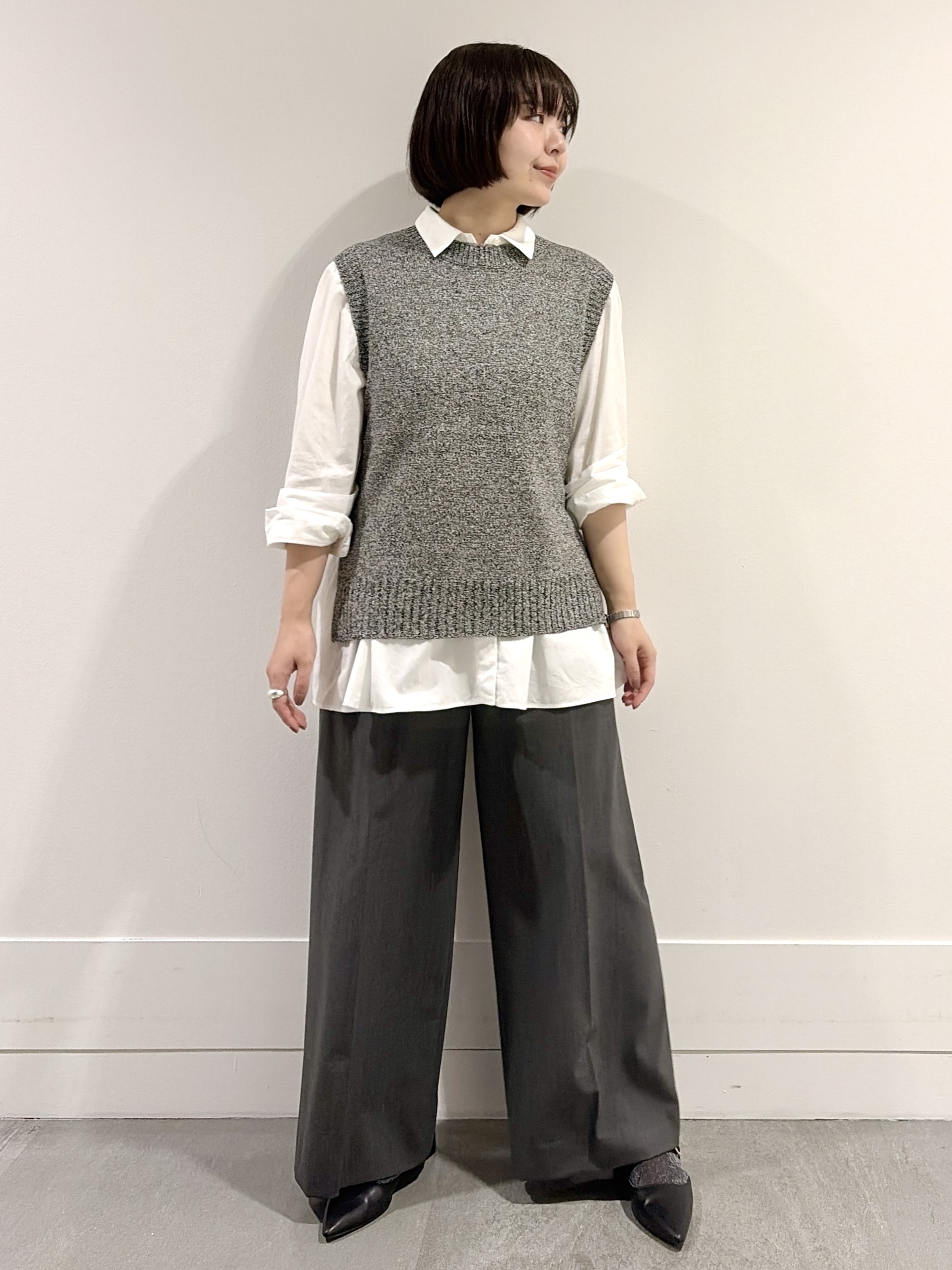 モエカさんの「UNTITLED｜【5色展開/手洗い可】ローシルクウールニットベスト」を使ったコーディネート