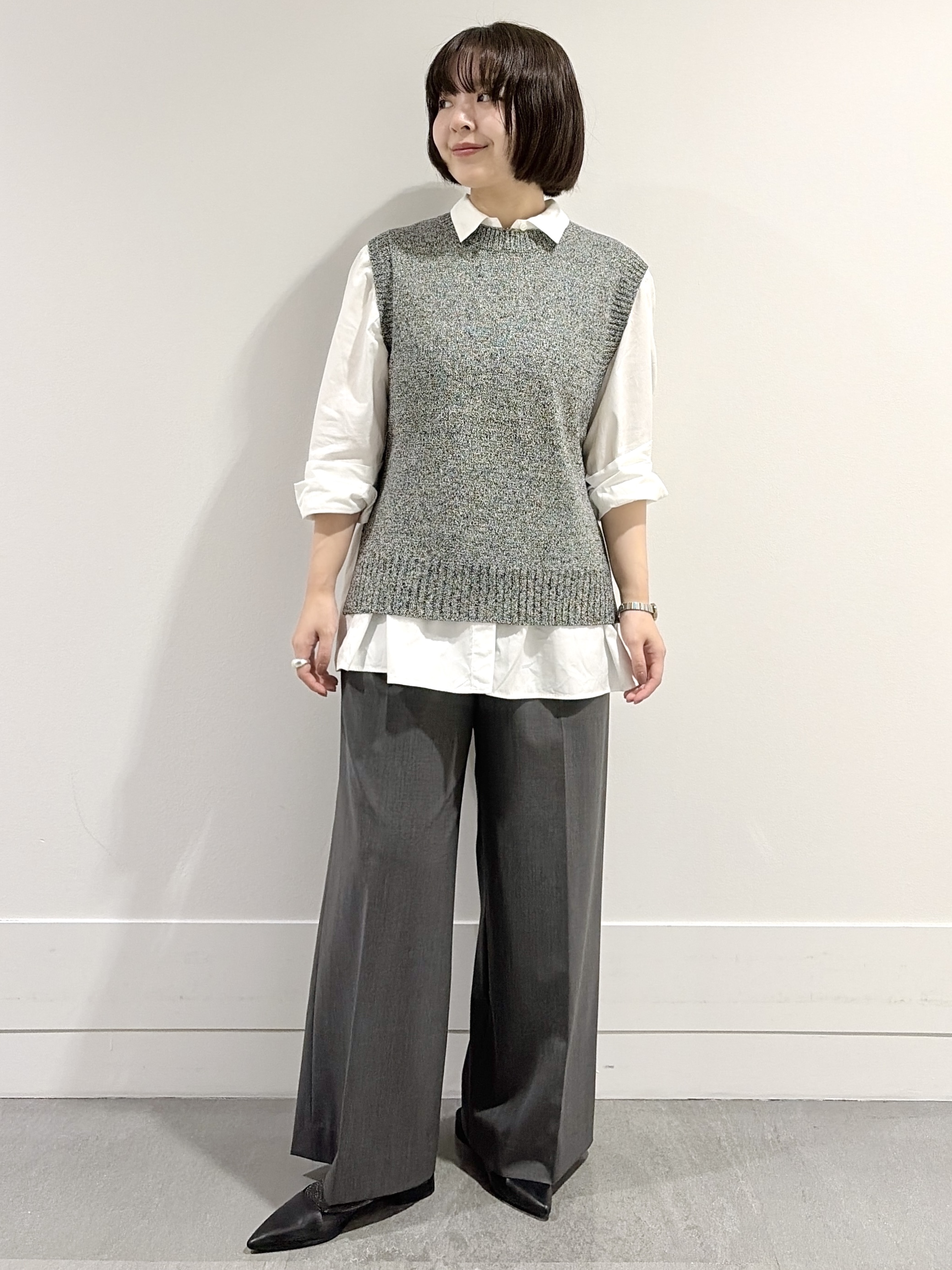 モエカさんの「UNTITLED｜【5色展開/手洗い可】ローシルクウールニットベスト」を使ったコーディネート