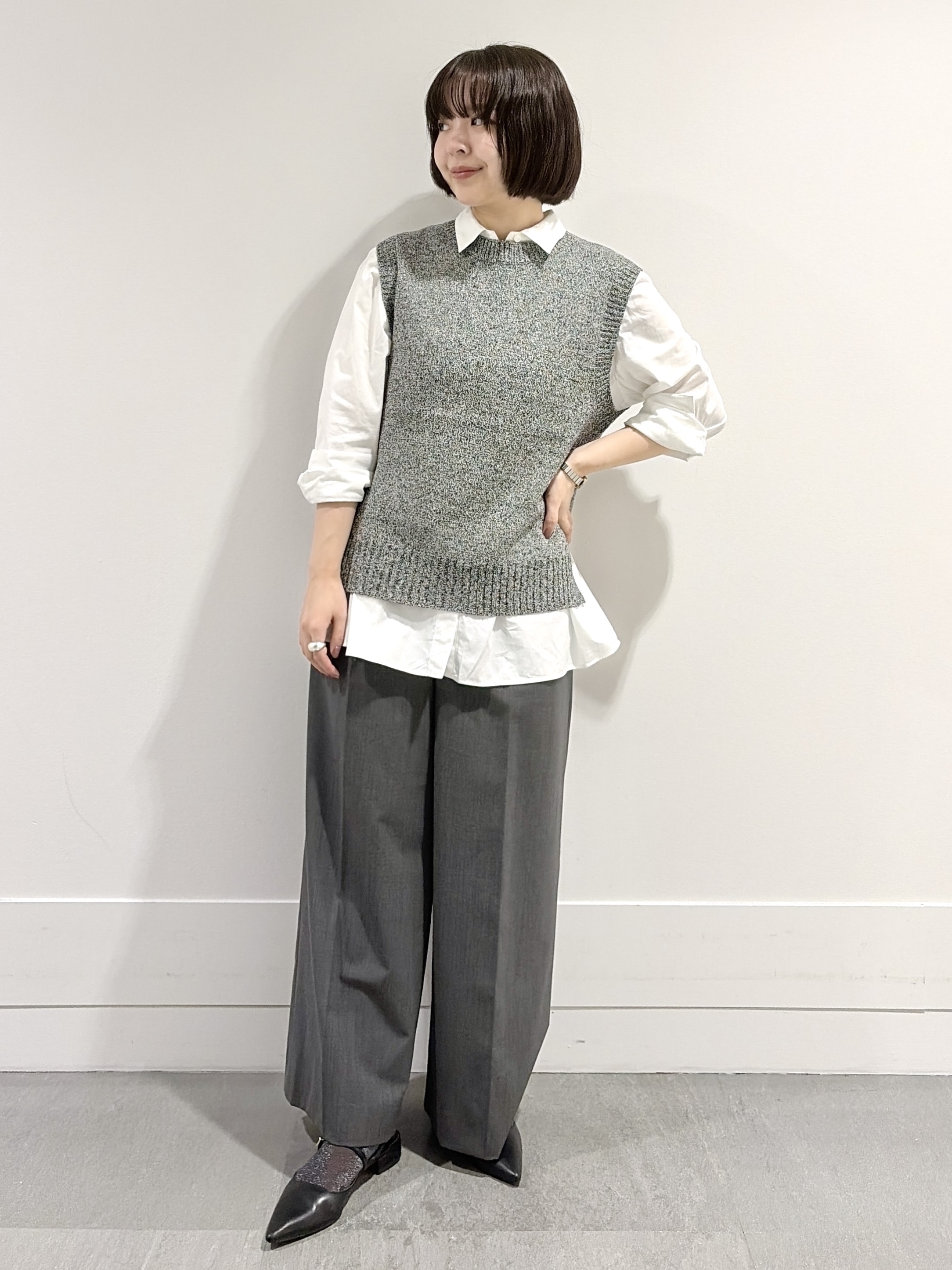 モエカさんの「UNTITLED｜【5色展開/手洗い可】ローシルクウールニットベスト」を使ったコーディネート
