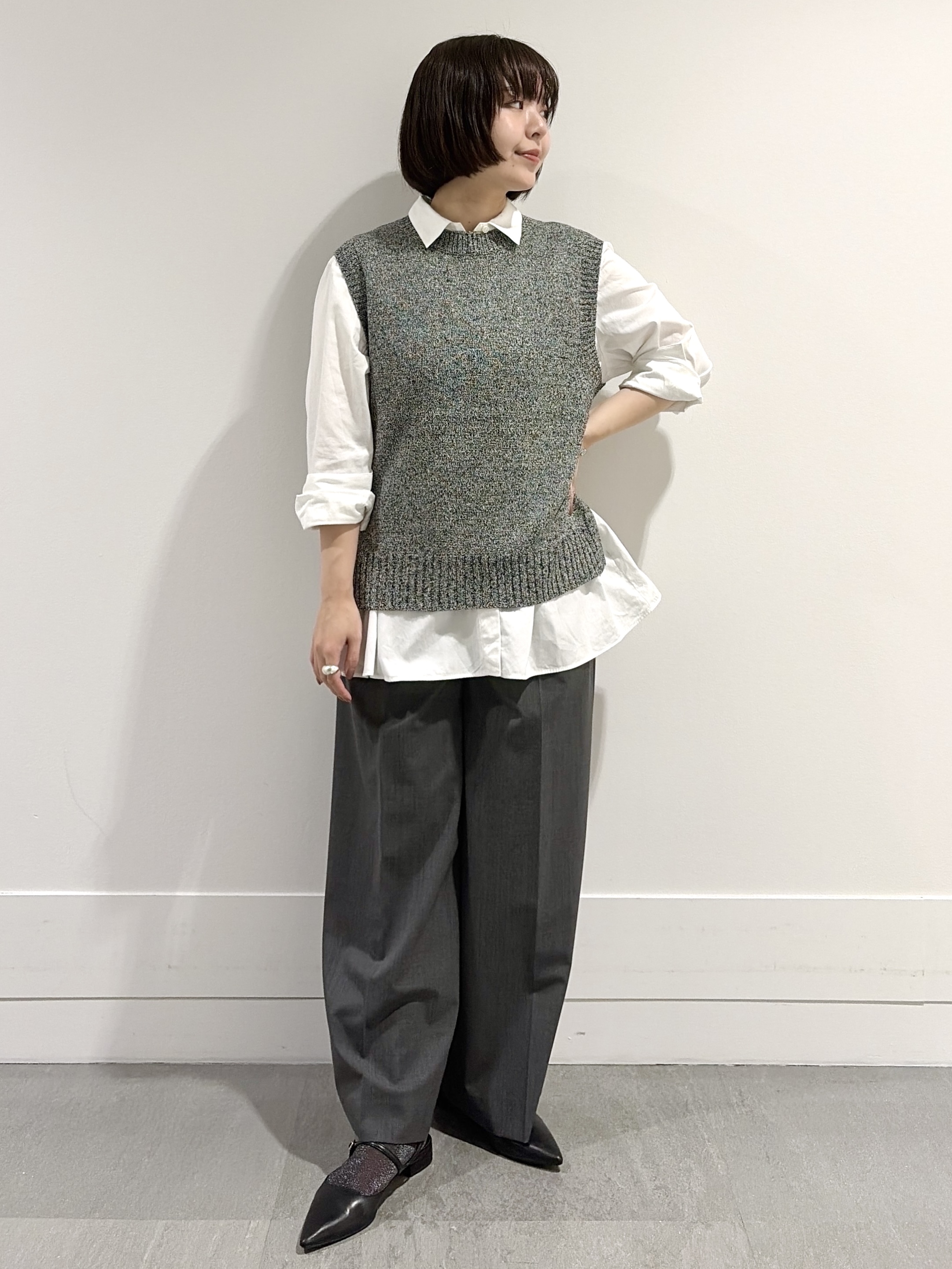 モエカさんの「UNTITLED｜【5色展開/手洗い可】ローシルクウールニットベスト」を使ったコーディネート