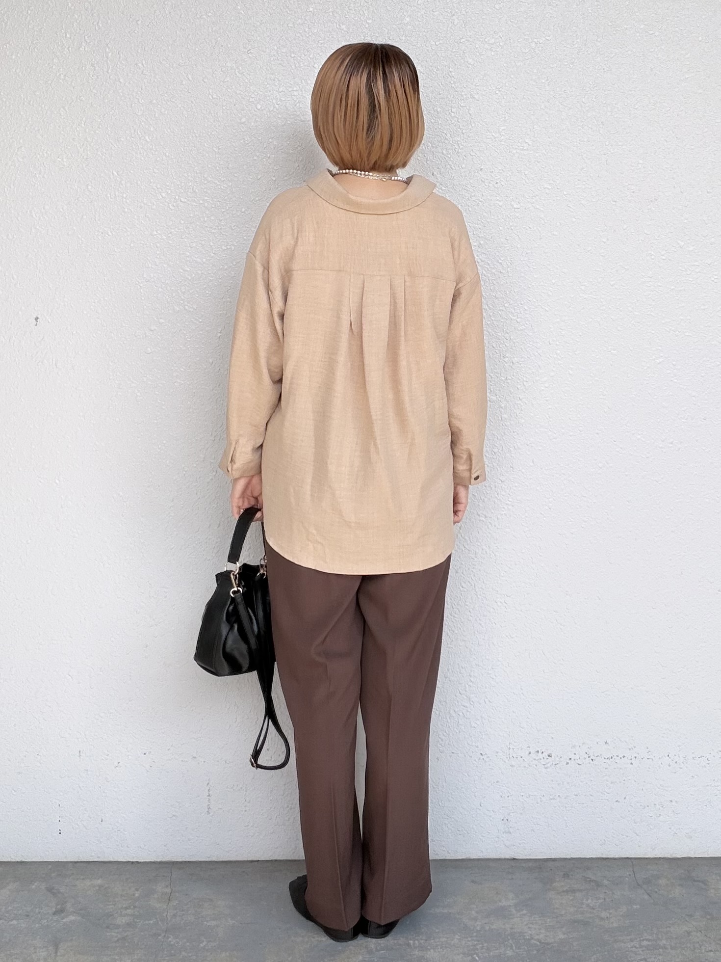 ひらしーさんの「SHOO･LA･RUE｜【洗濯後しわになりにくい/インしてる風】1枚で着映える裾タックシャツ」を使ったコーディネート