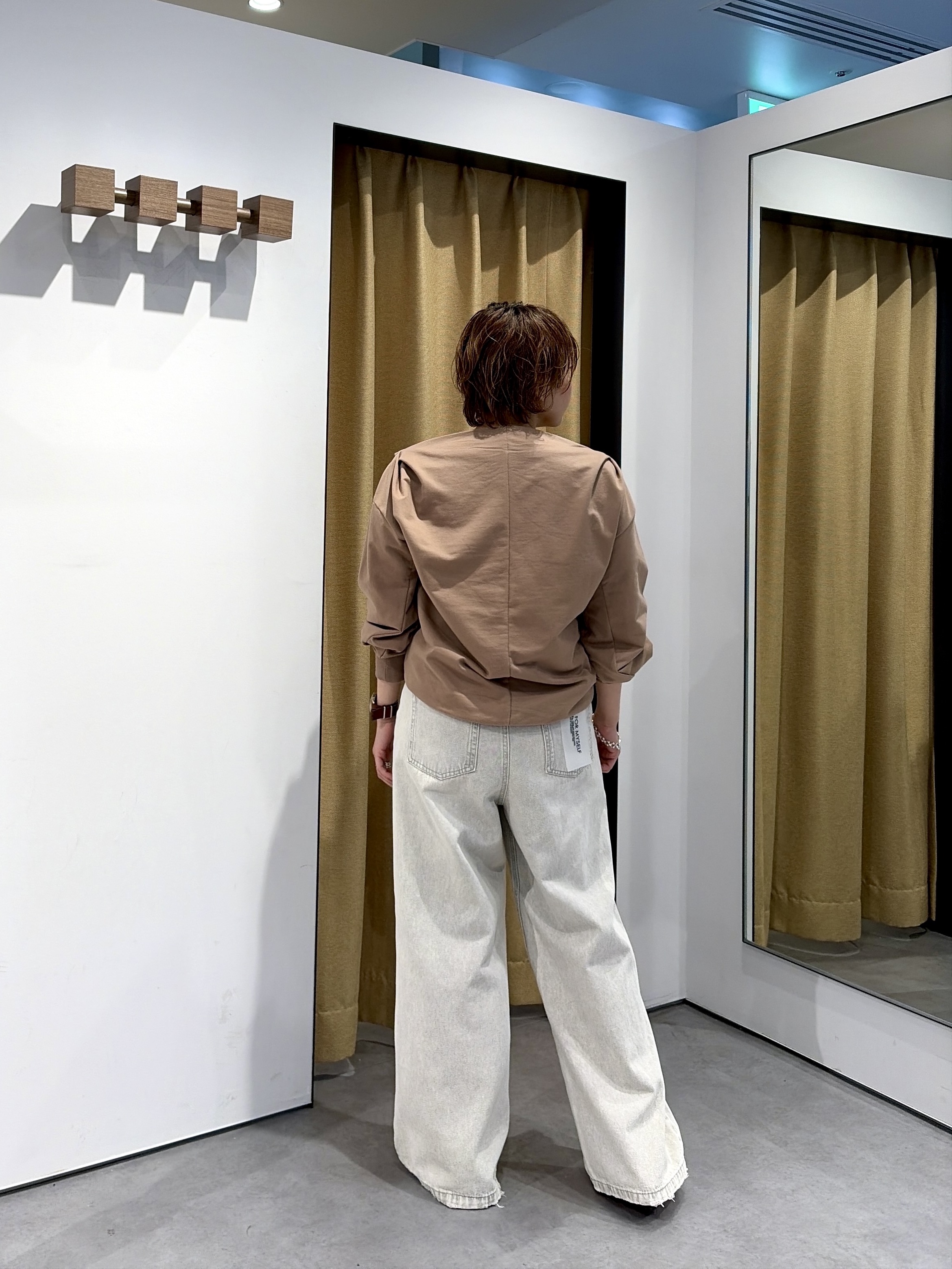 mari_831さんの「INDIVI｜裏毛オフショルカットソー」を使ったコーディネート