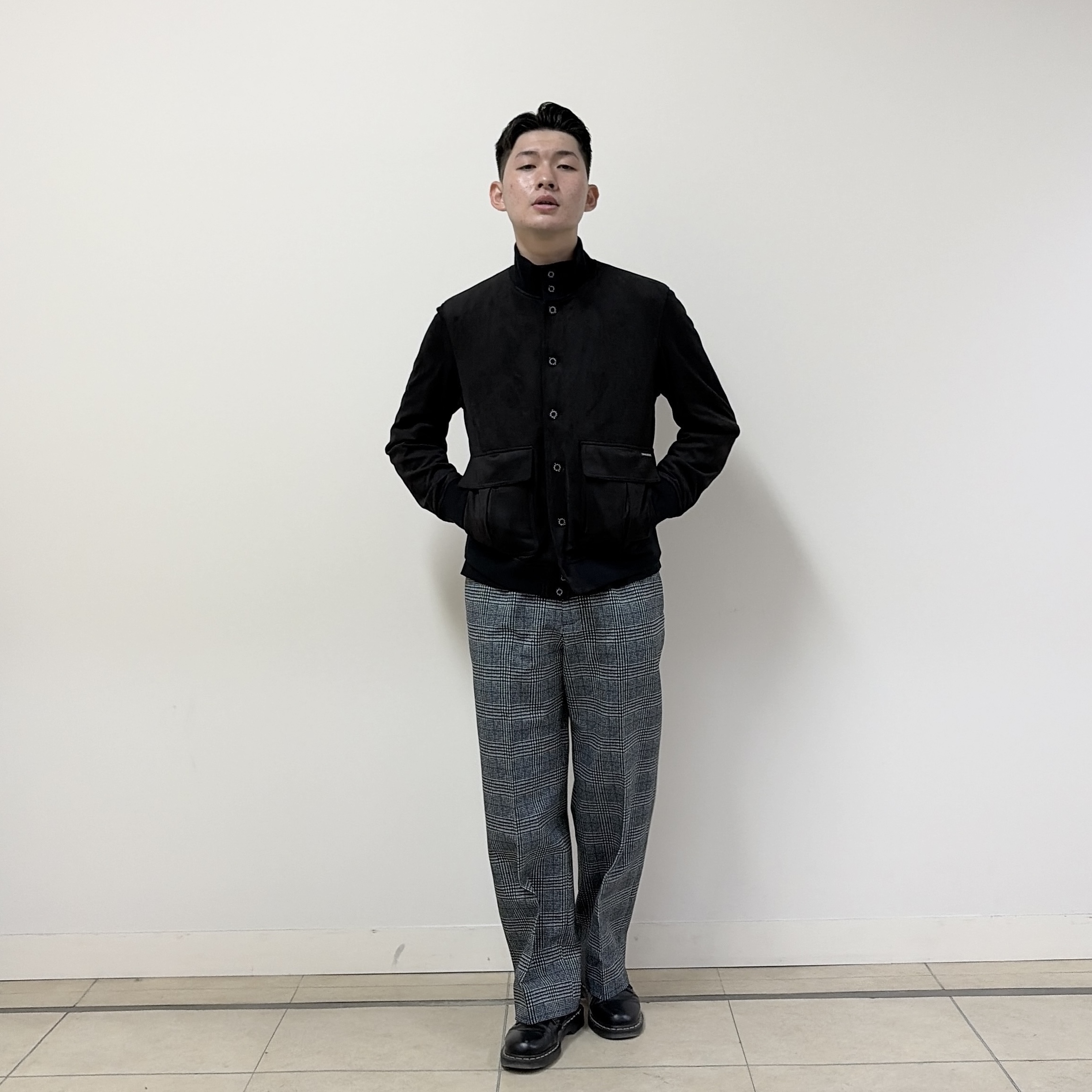 千葉亮太さんの「DRESSTERIOR｜スエード調 シティ タンカースジャケット」を使ったコーディネート