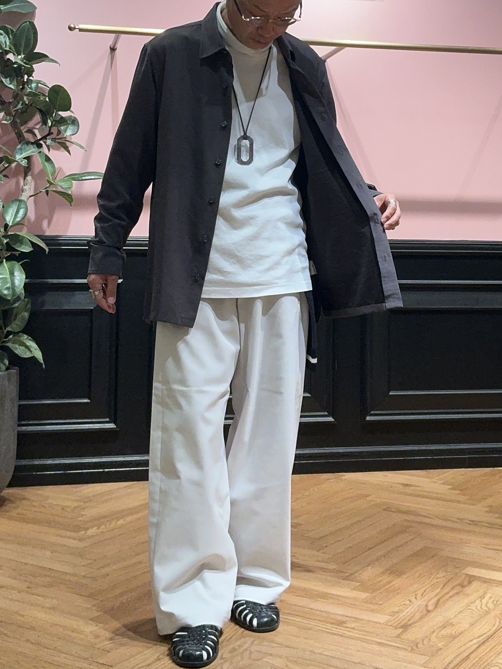 torigoeさんの「DRESSTERIOR｜【ウォッシャブル】スウェードタッチ キュプラフィブリル シャツ」を使ったコーディネート