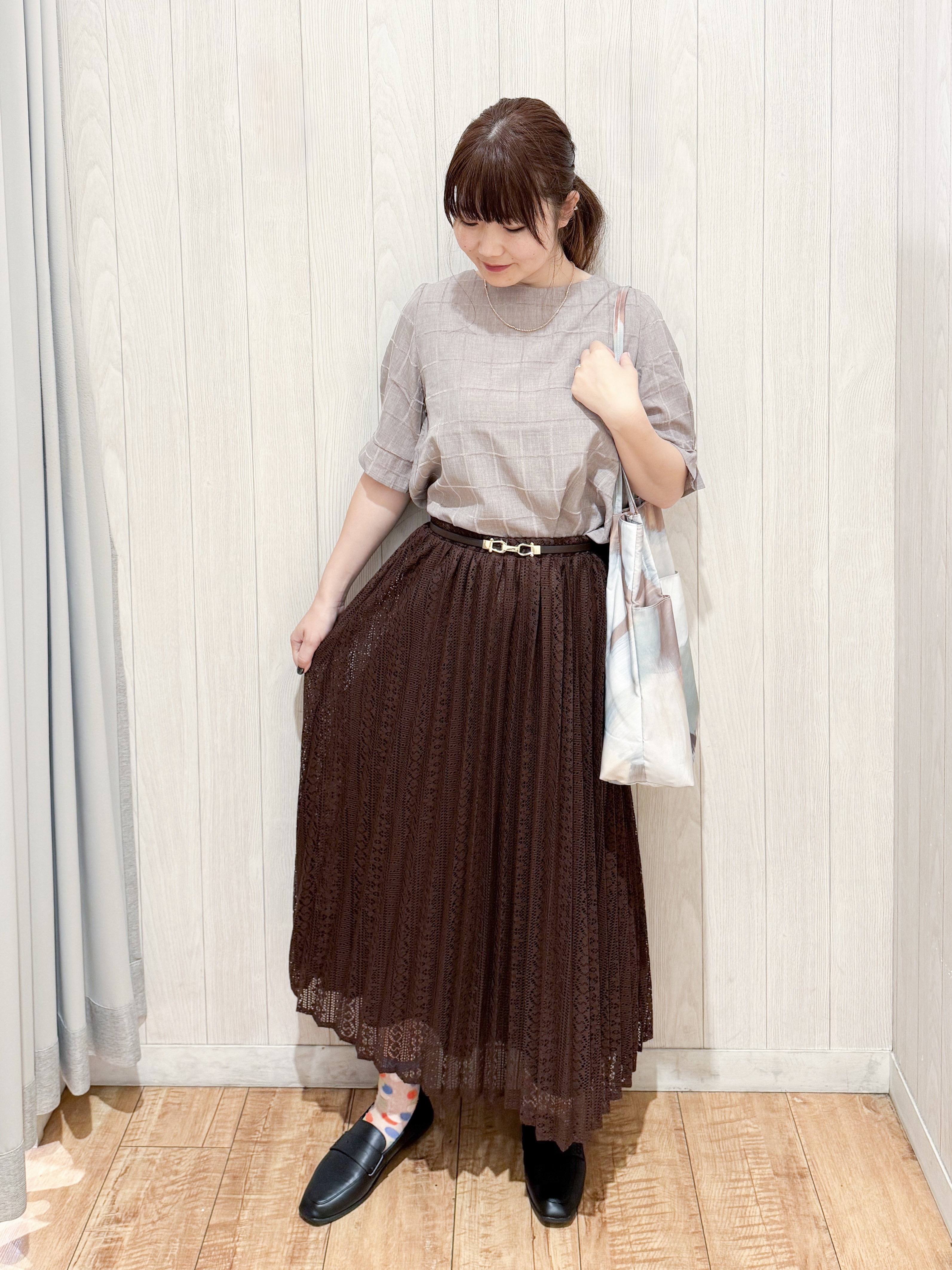 愛さんの「SHOO･LA･RUE｜【セットアップ可/S-LL】1枚で秋気分 モールチェックタックスリーブ ブラウス」を使ったコーディネート