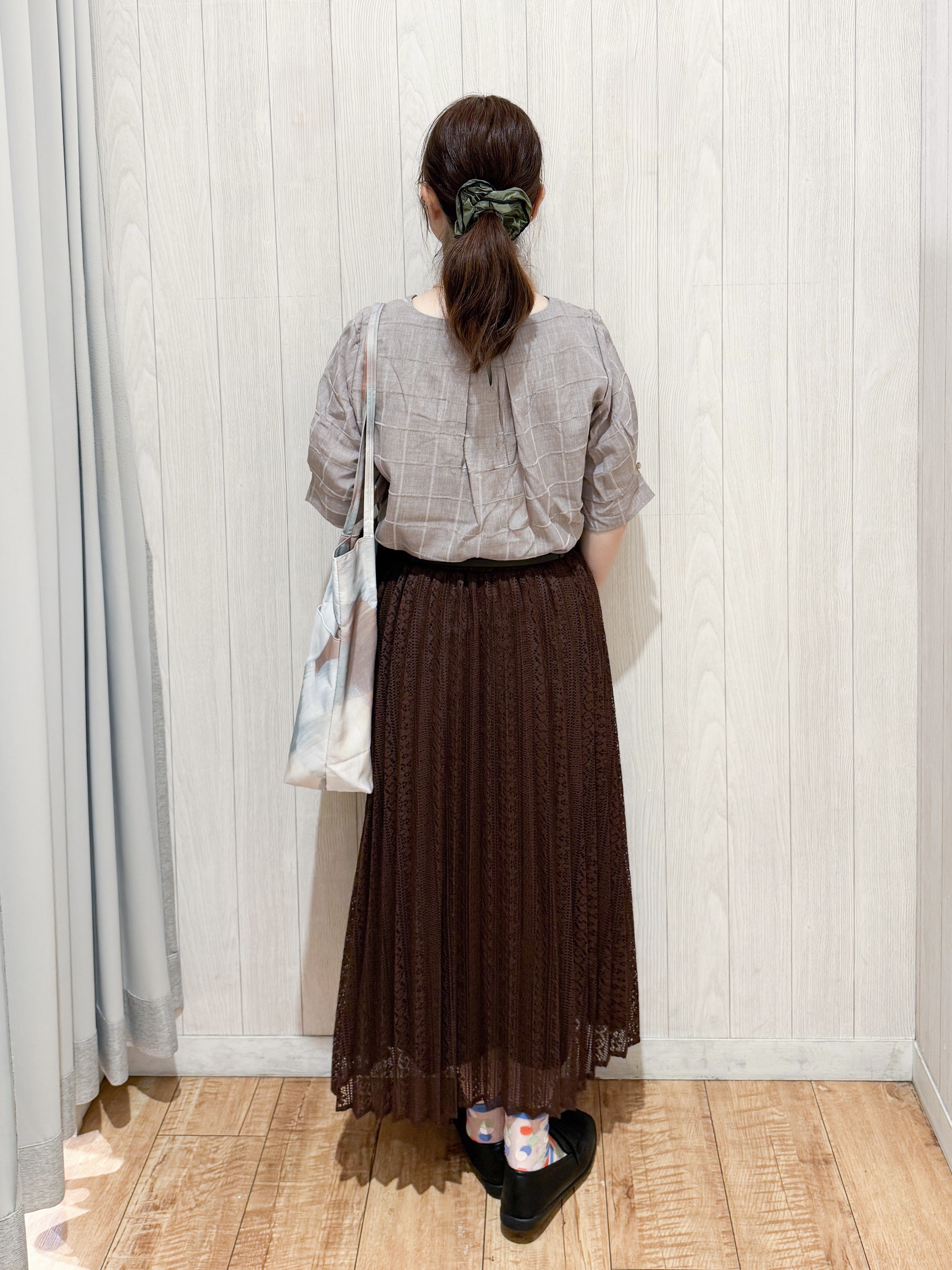 愛さんの「SHOO･LA･RUE｜【セットアップ可/S-LL】1枚で秋気分 モールチェックタックスリーブ ブラウス」を使ったコーディネート