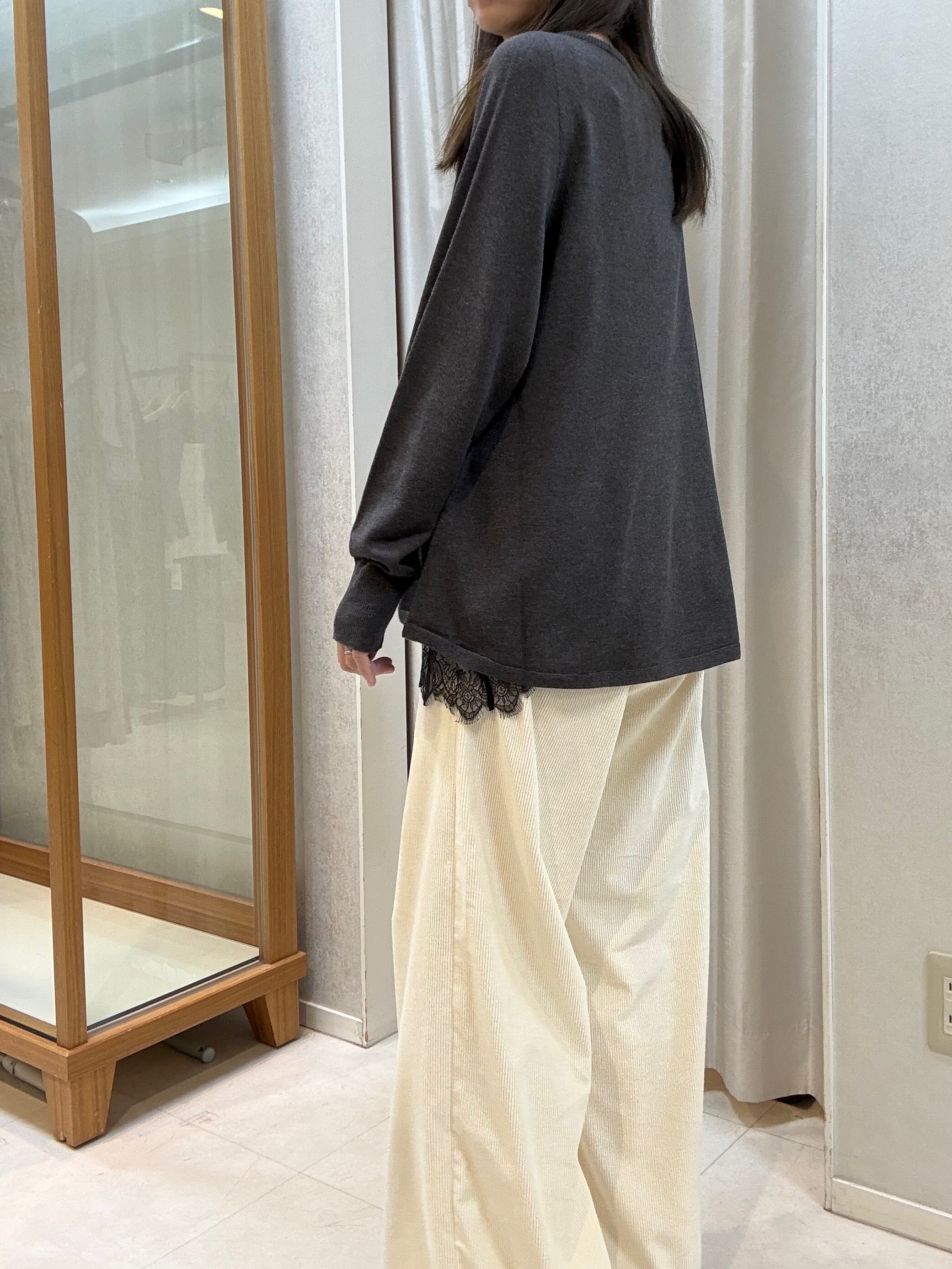 kanaさんの「UNTITLED｜【きれいに体型カバー/8色展開】Aラインシルエットニットプルオーバー」を使ったコーディネート