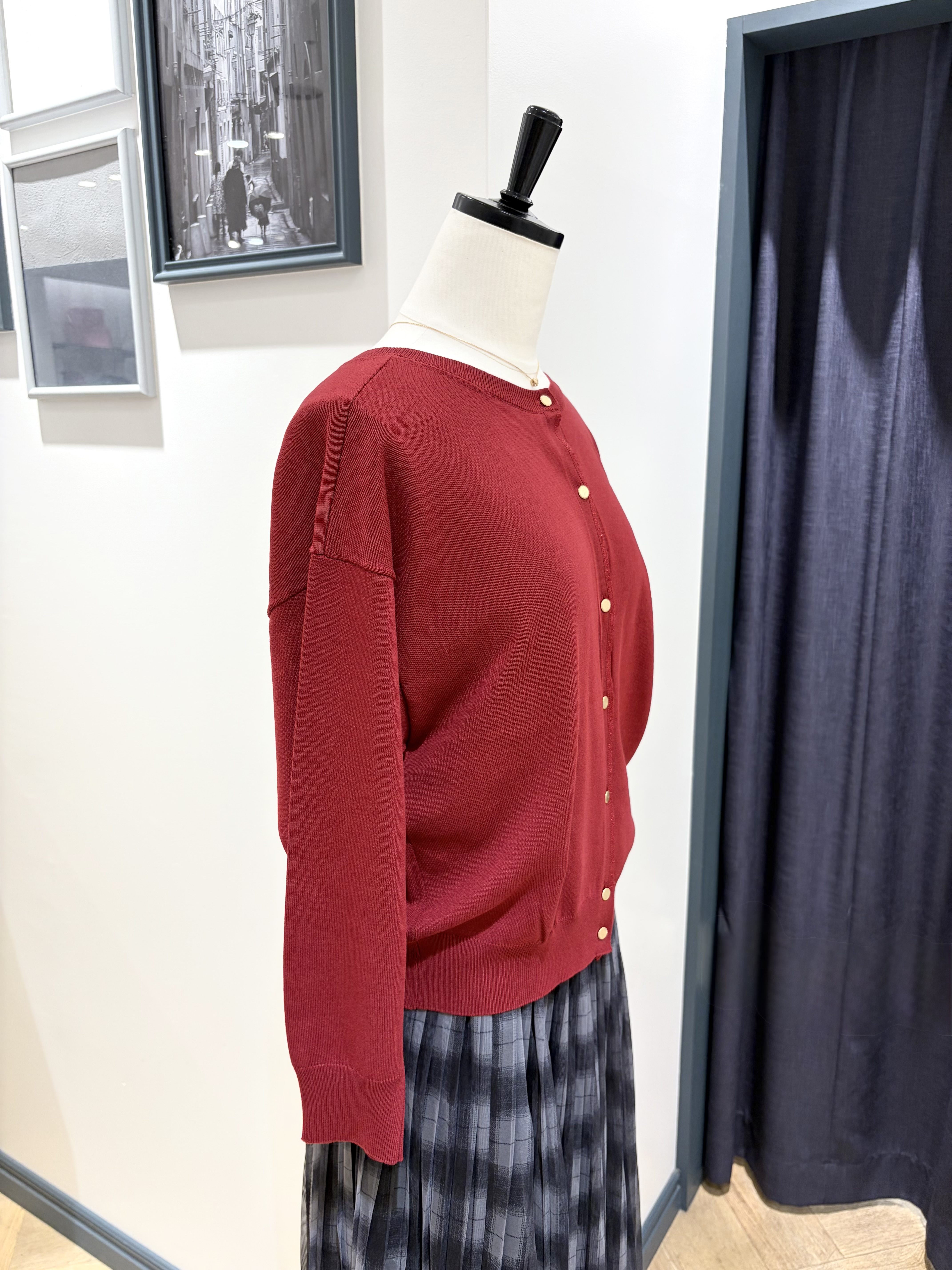 kikiさんの「grove｜【前後2WAY】さりげなく、上品にきらめく ニットカーディガン」を使ったコーディネート