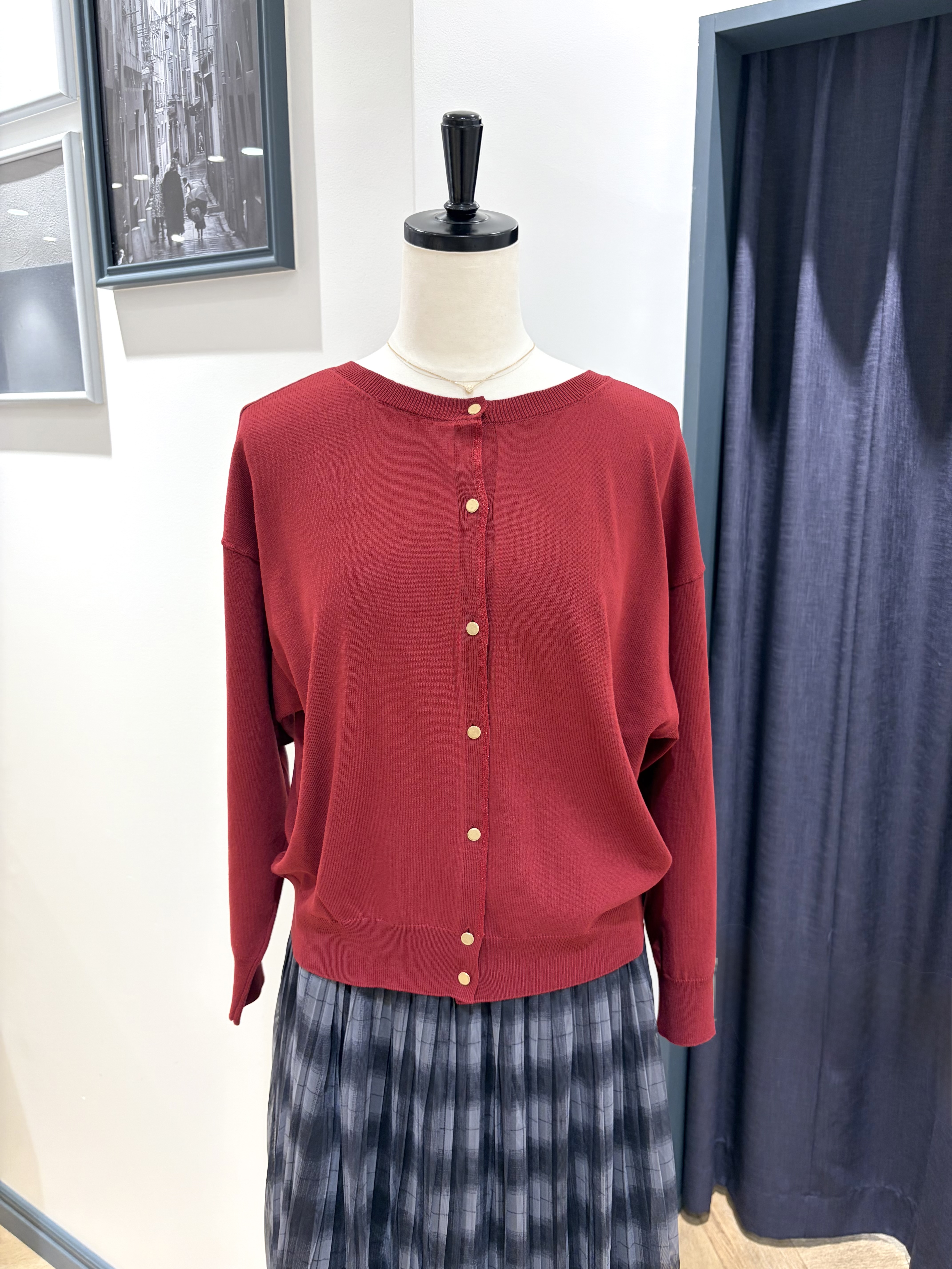 kikiさんの「grove｜【前後2WAY】さりげなく、上品にきらめく ニットカーディガン」を使ったコーディネート