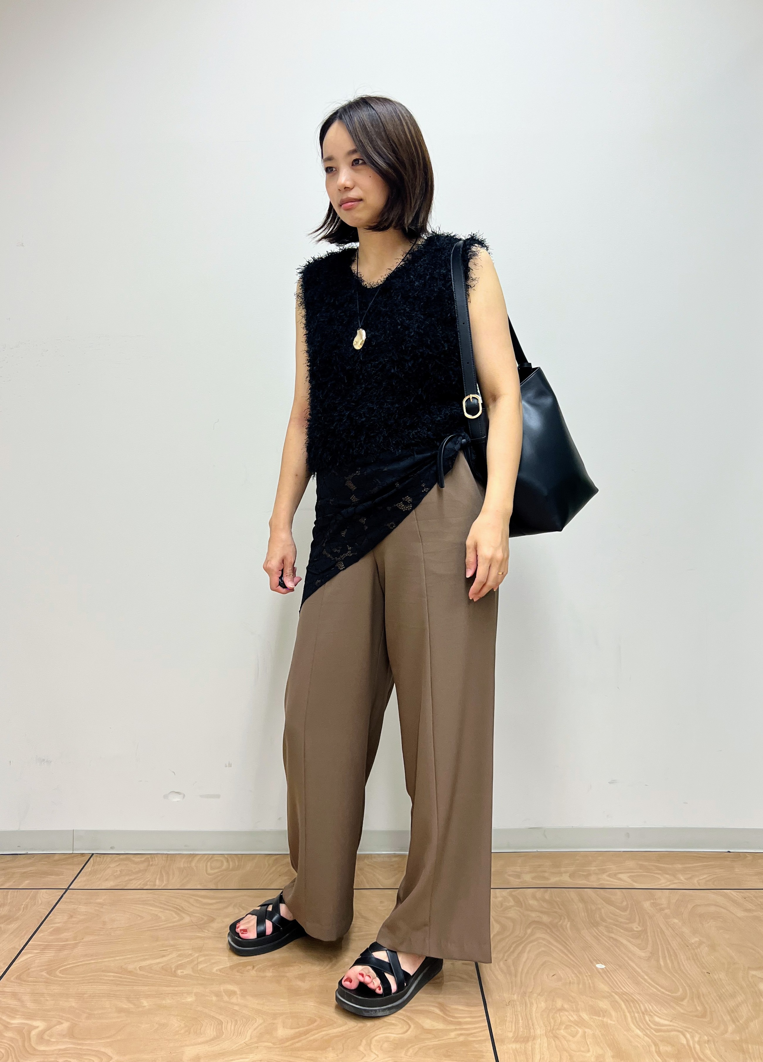 レイさんの「INDIVI｜【洗える】ファンシーヤーンVネックニットベスト」を使ったコーディネート