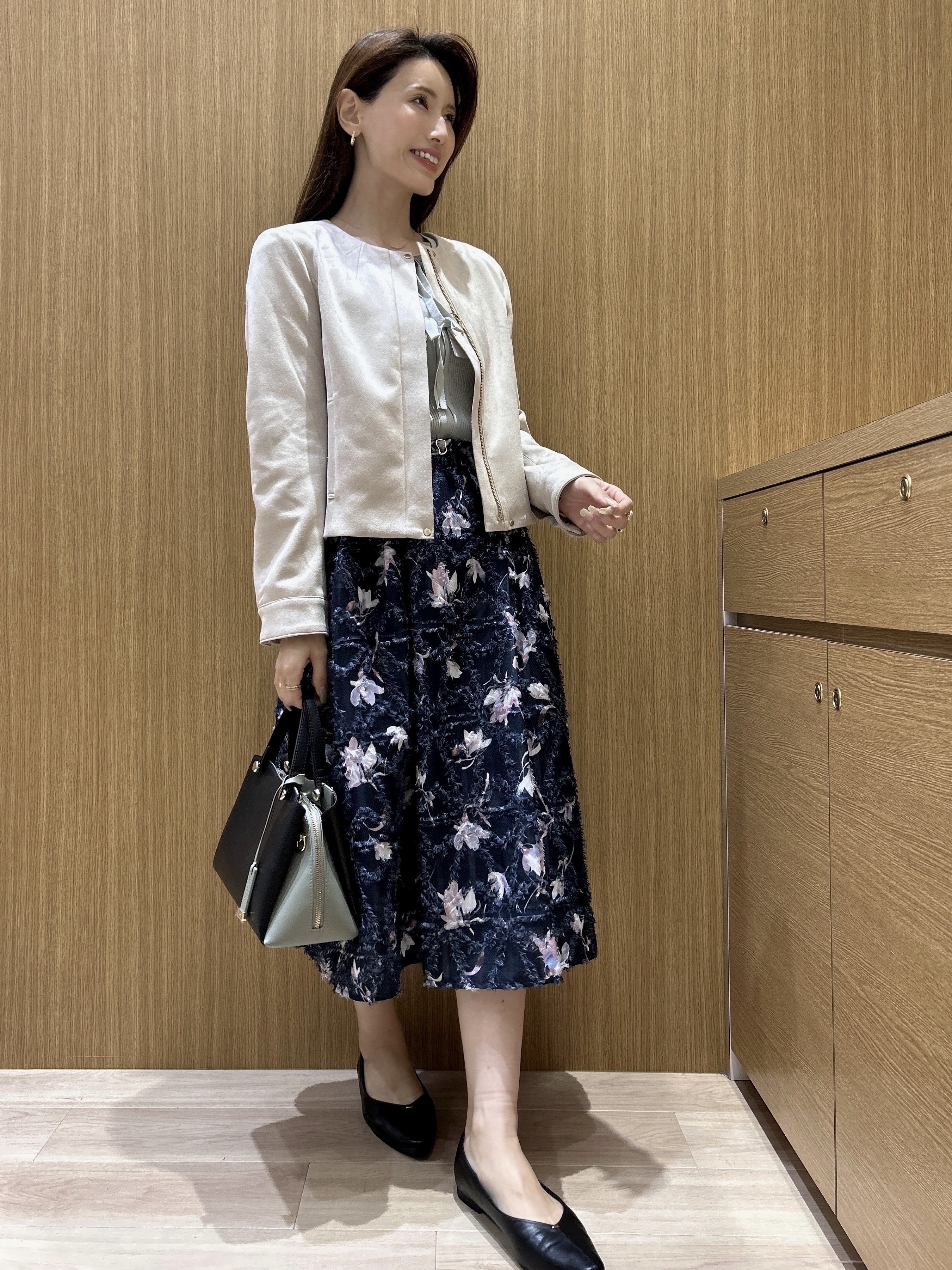 maiさんの「OPAQUE.CLIP｜【洗える】レザー調／スウェード風ノーカラーブルゾン」を使ったコーディネート