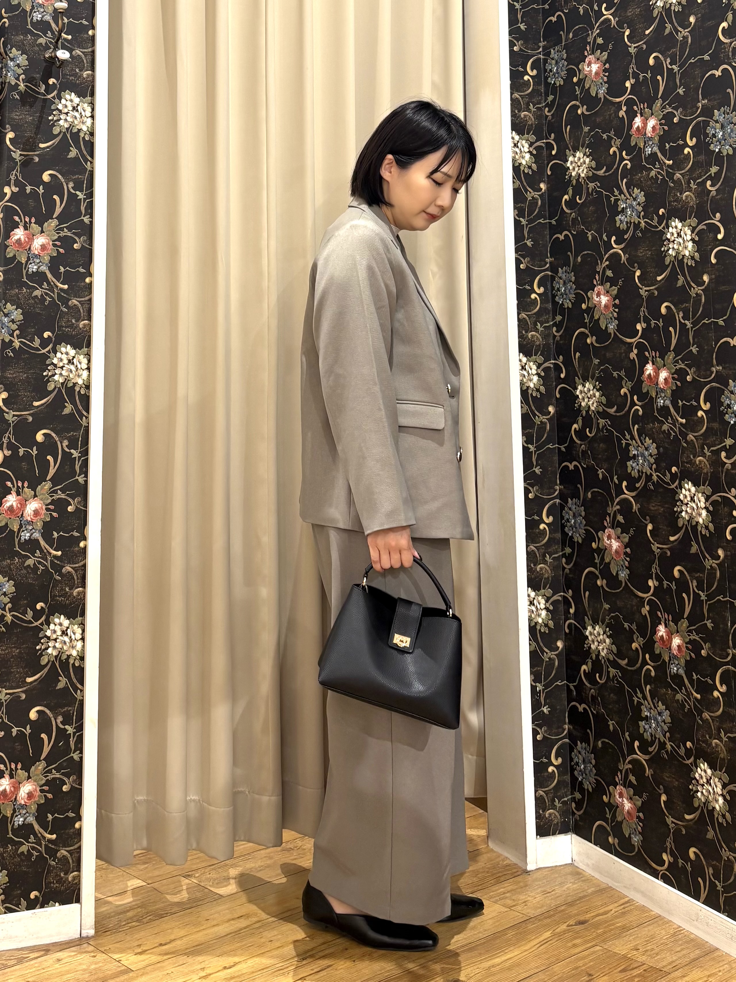 ネリさんの「SHOO･LA･RUE｜【セットアップ可/洗濯後しわになりにくい】ウールフィール ダブルジャケット」を使ったコーディネート
