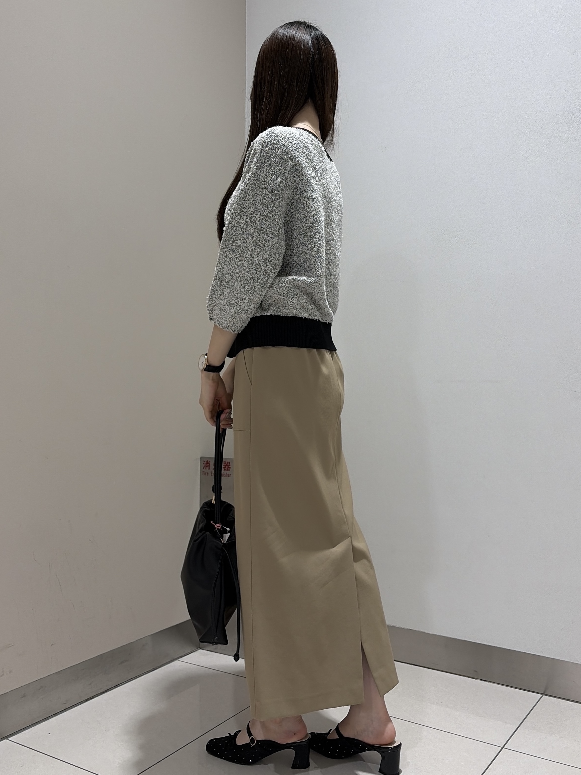 岡田美詩さんの「UNTITLED｜【ジャケットライク/前後2WAY】コットン混カールプルオーバー」を使ったコーディネート