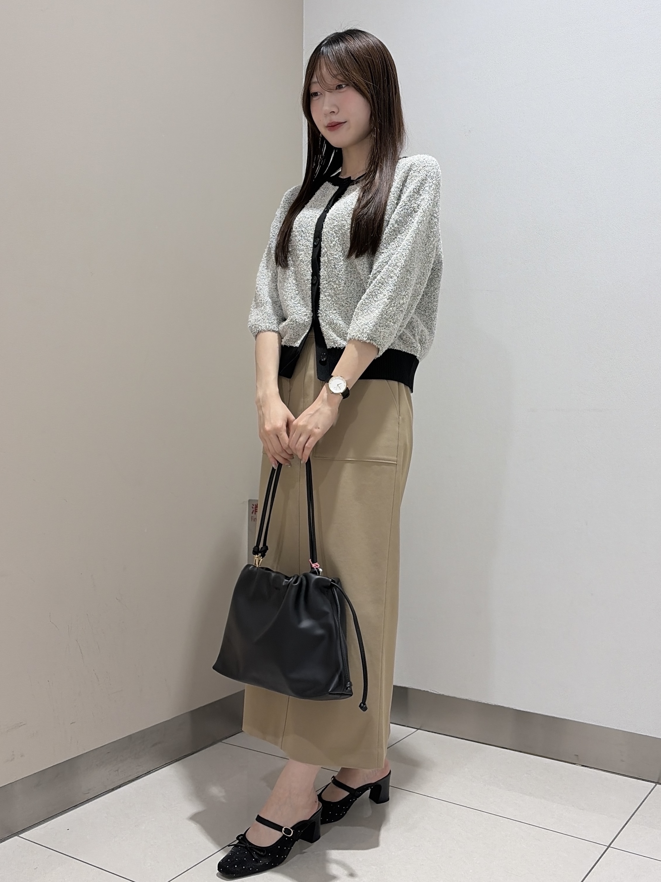 岡田美詩さんの「UNTITLED｜【ジャケットライク/前後2WAY】コットン混カールプルオーバー」を使ったコーディネート