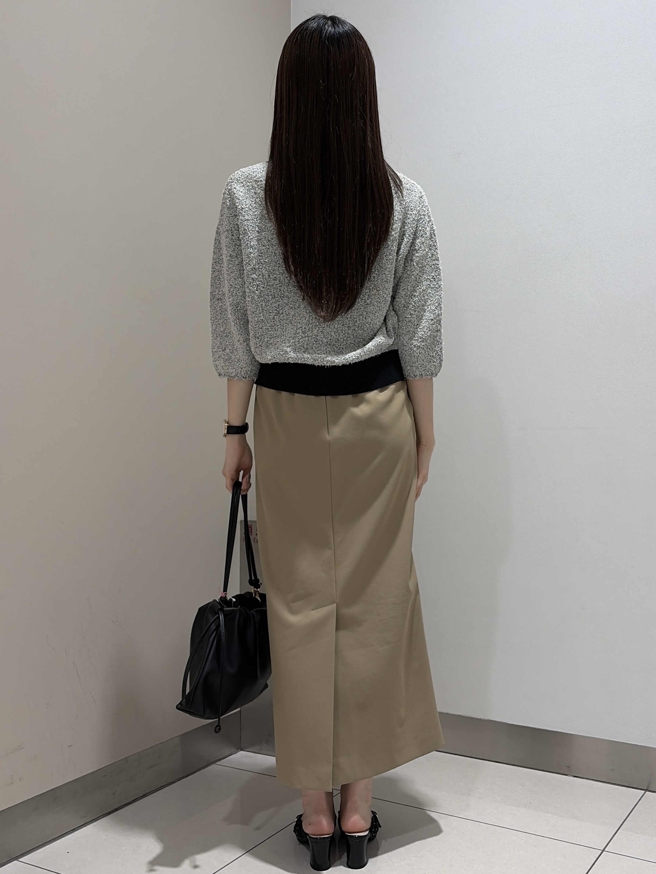 岡田美詩さんの「UNTITLED｜【ジャケットライク/前後2WAY】コットン混カールプルオーバー」を使ったコーディネート