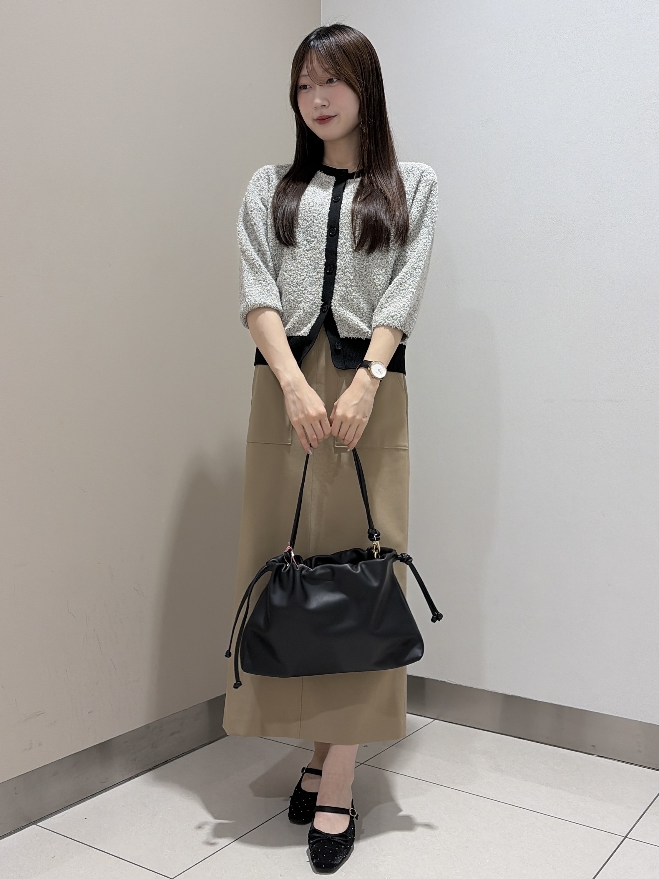 岡田美詩さんの「UNTITLED｜【ジャケットライク/前後2WAY】コットン混カールプルオーバー」を使ったコーディネート