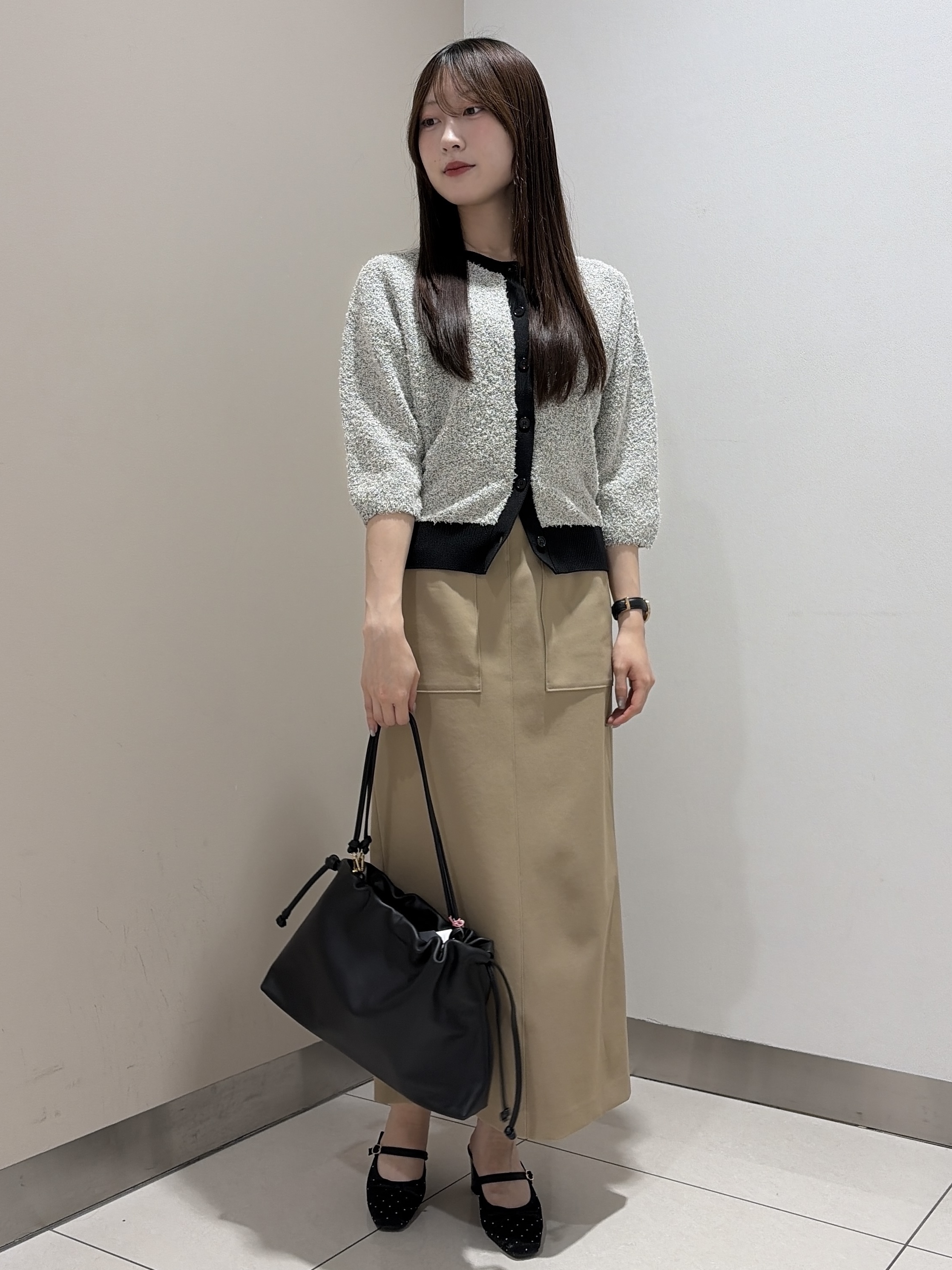 岡田美詩さんの「UNTITLED｜【ジャケットライク/前後2WAY】コットン混カールプルオーバー」を使ったコーディネート