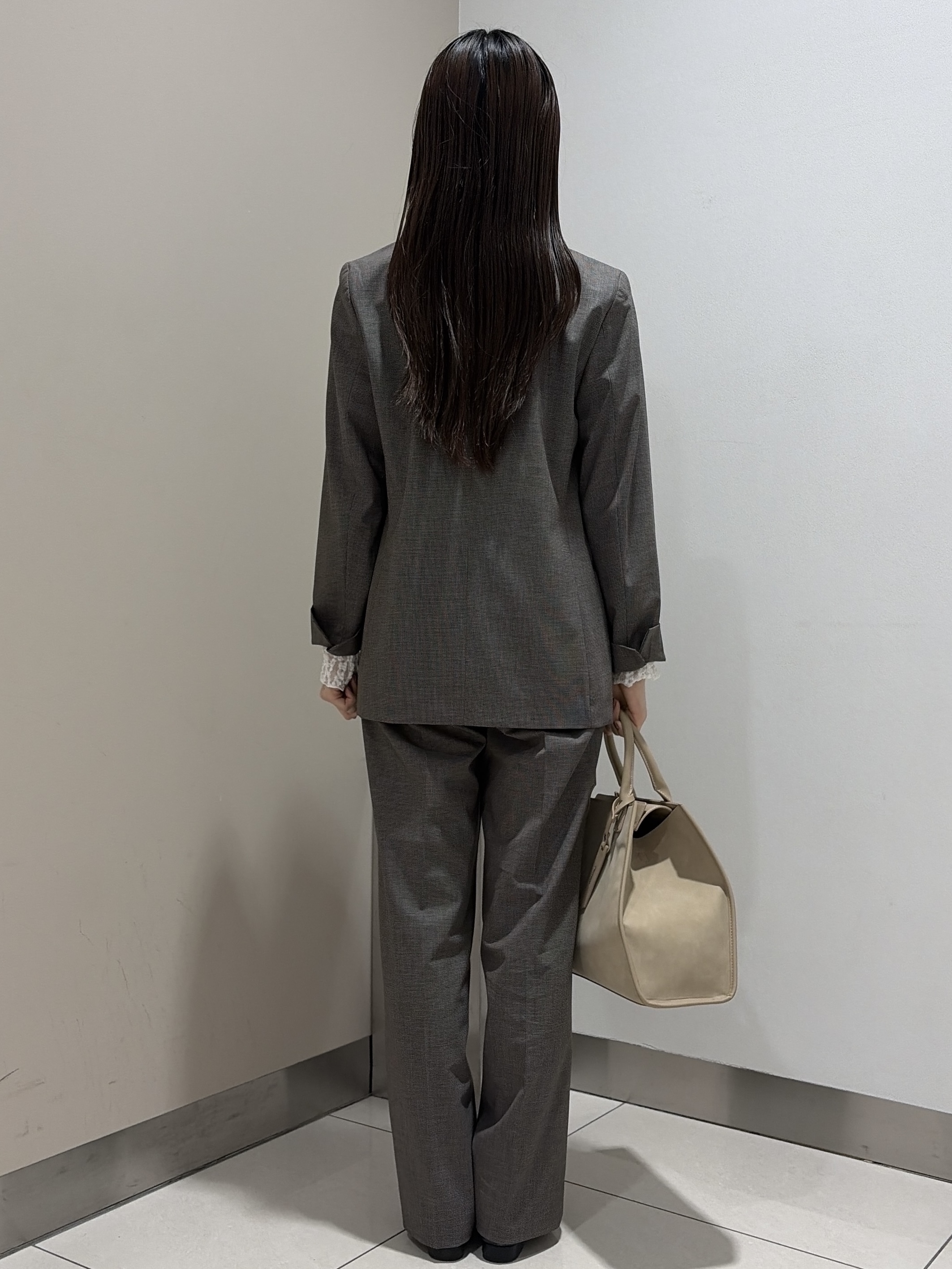 岡田美詩さんの「UNTITLED｜【セットアップ可/秋羽織り/お仕事スーツ】ウールブレンドダブルジャケット」を使ったコーディネート
