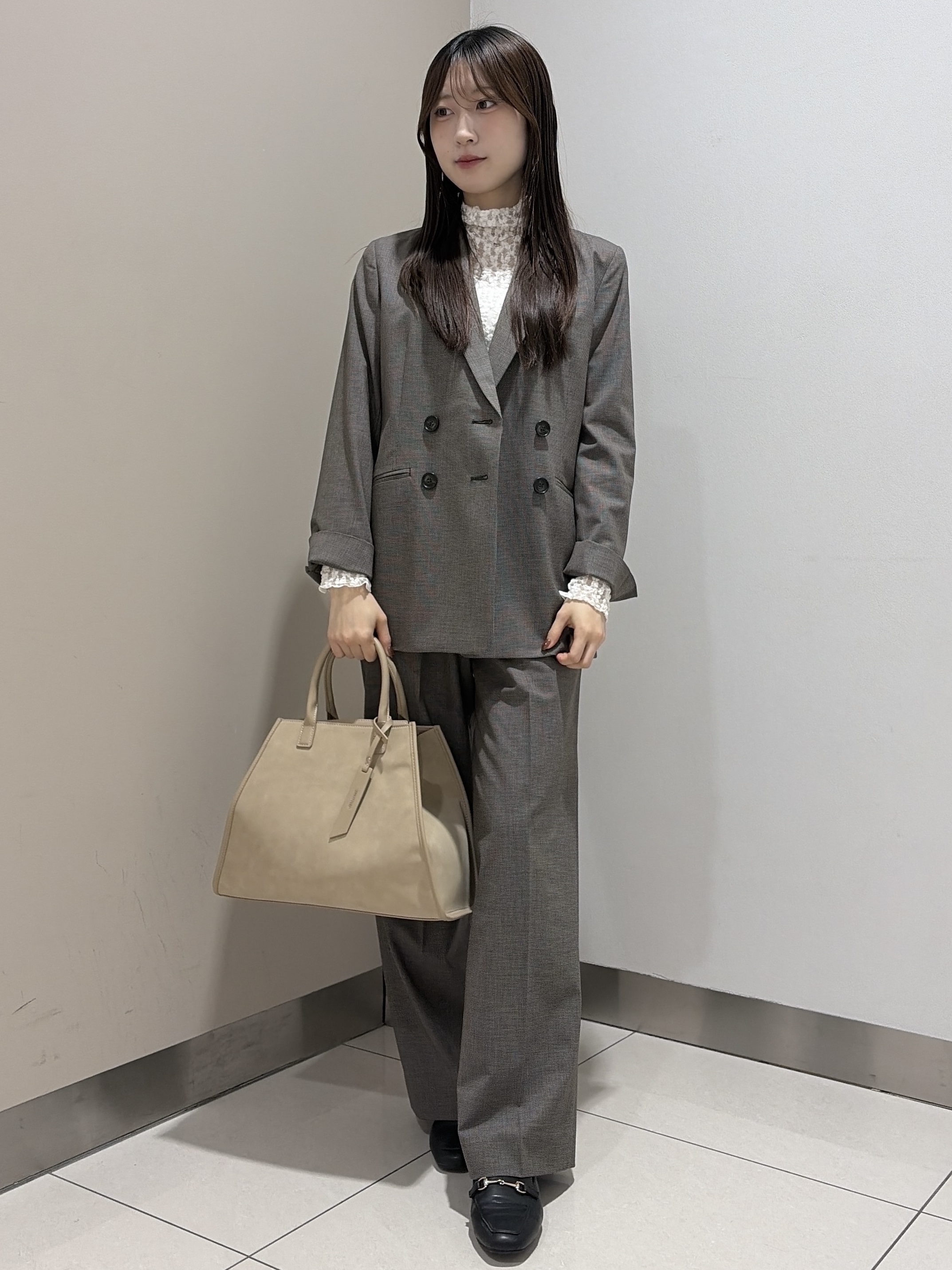 岡田美詩さんの「UNTITLED｜【セットアップ可/秋羽織り/お仕事スーツ】ウールブレンドダブルジャケット」を使ったコーディネート
