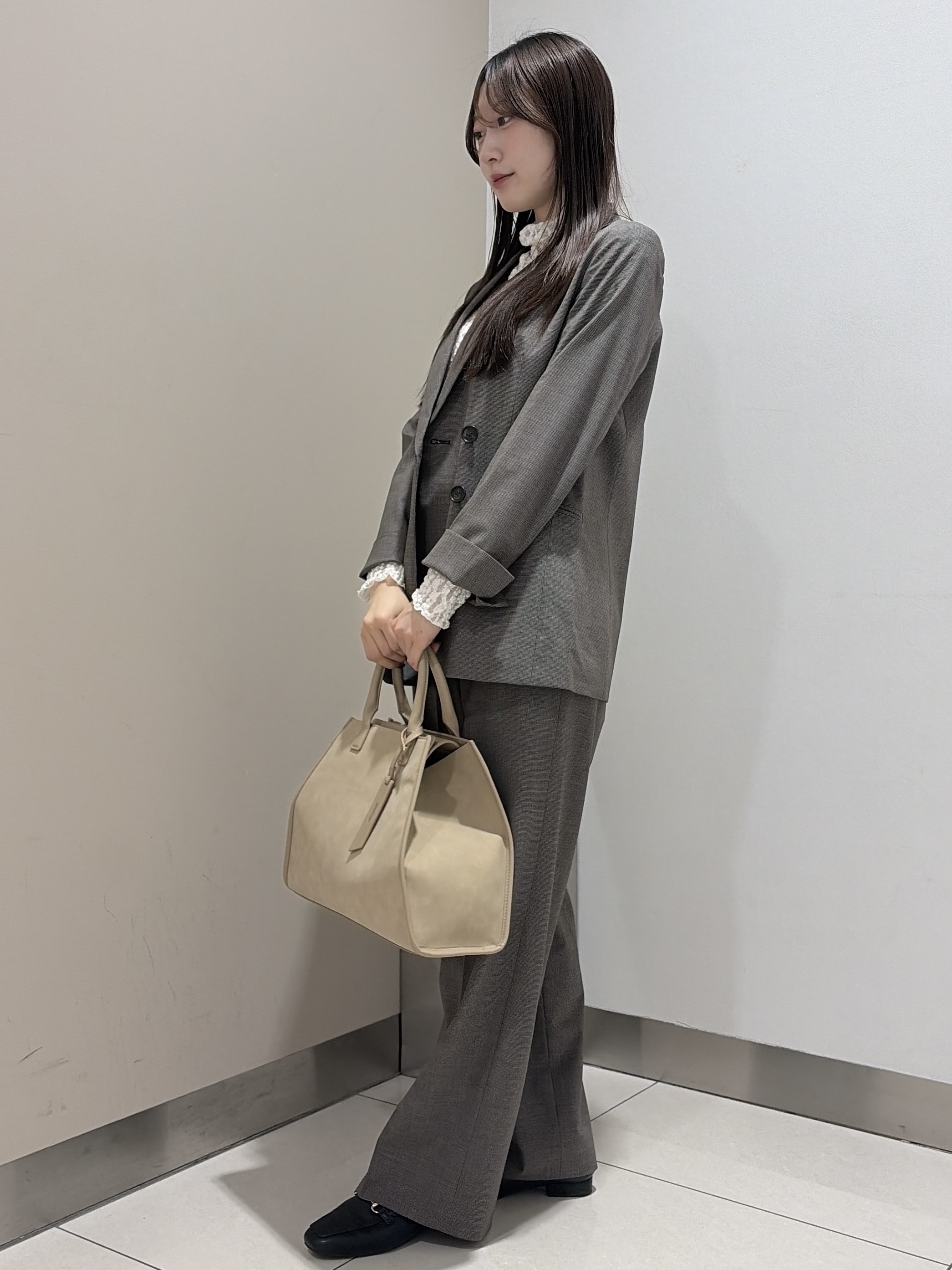 岡田美詩さんの「UNTITLED｜【セットアップ可/秋羽織り/お仕事スーツ】ウールブレンドダブルジャケット」を使ったコーディネート