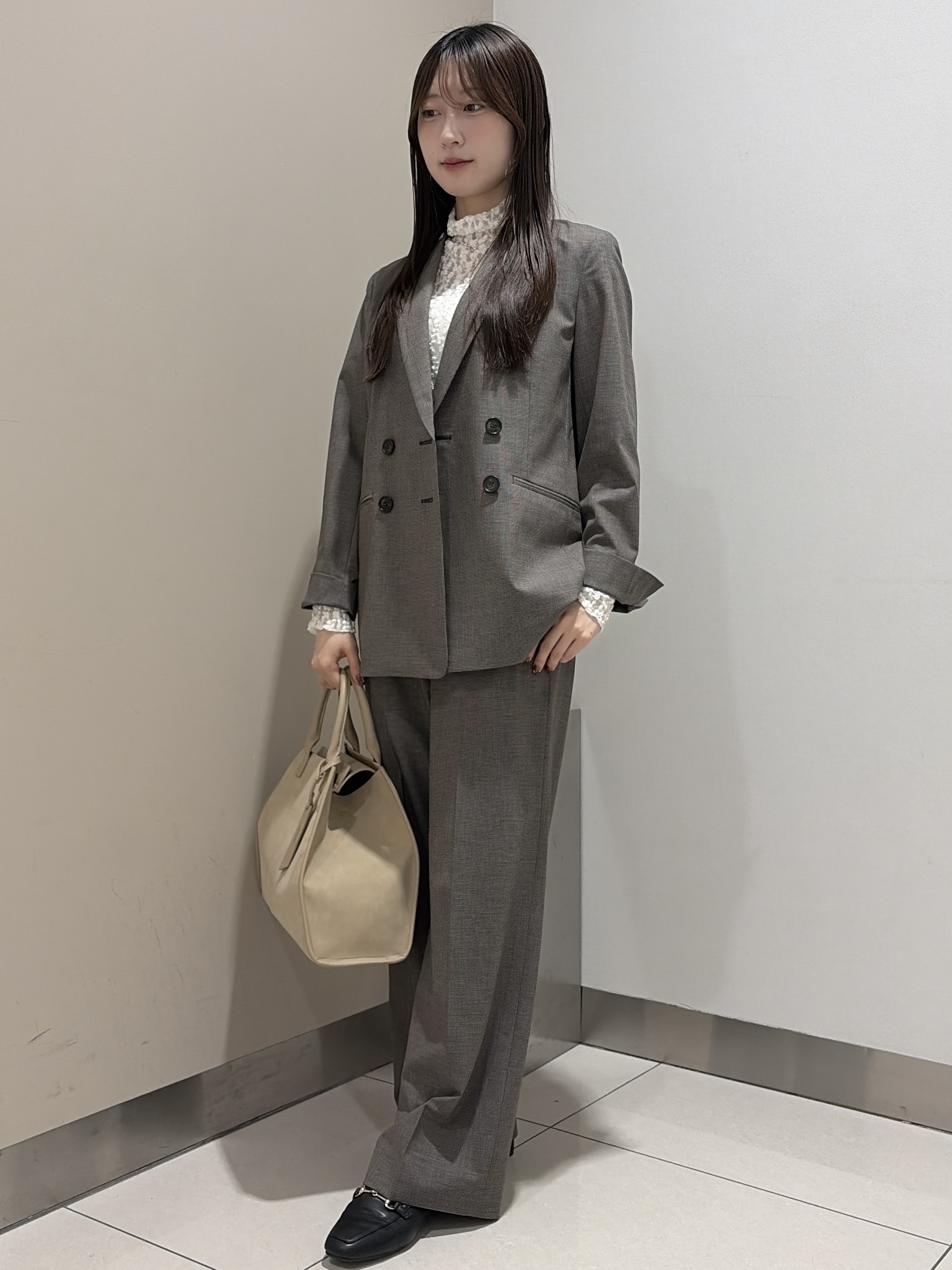岡田美詩さんの「UNTITLED｜【セットアップ可/秋羽織り/お仕事スーツ】ウールブレンドダブルジャケット」を使ったコーディネート
