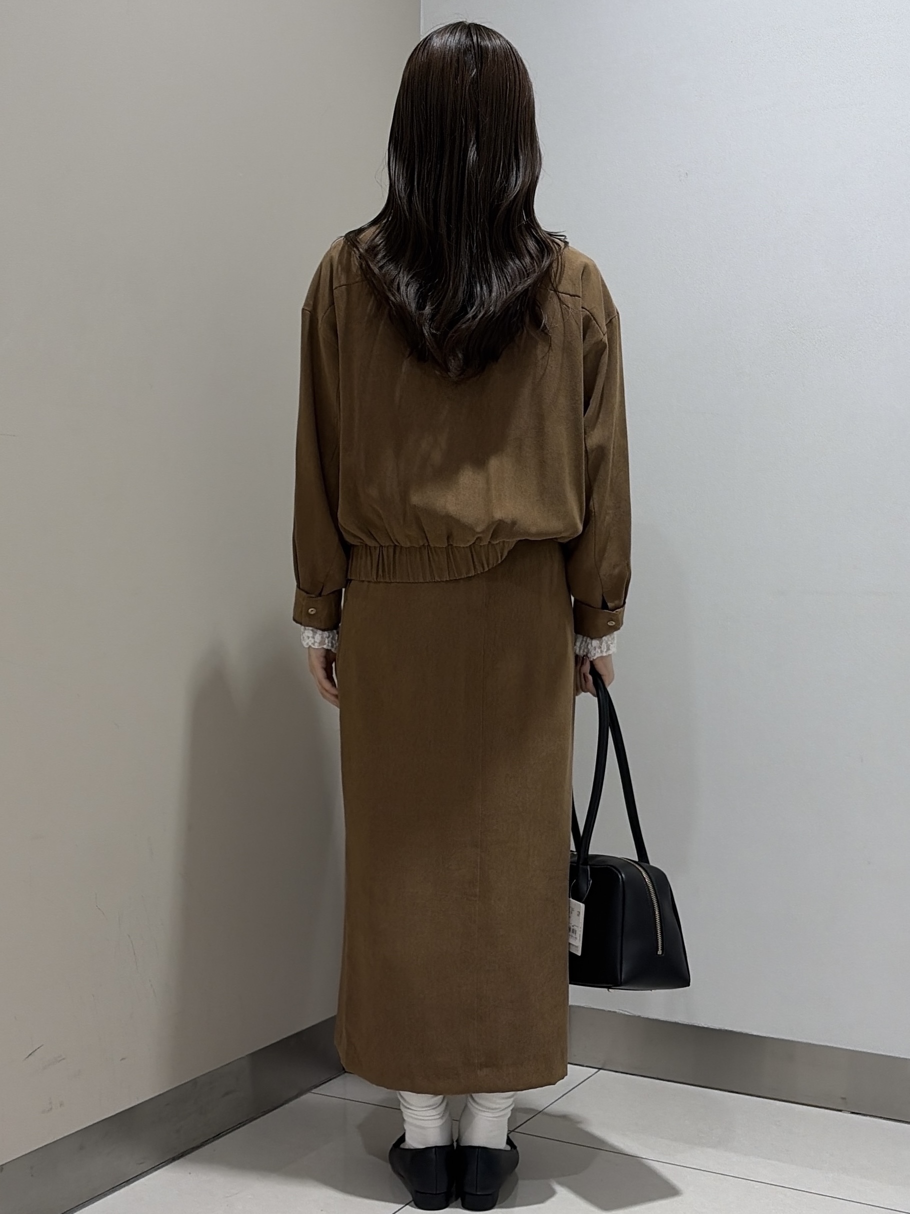 岡田美詩さんの「UNTITLED｜【セットアップ可/秋ジャケット】スエードライクブルゾン」を使ったコーディネート