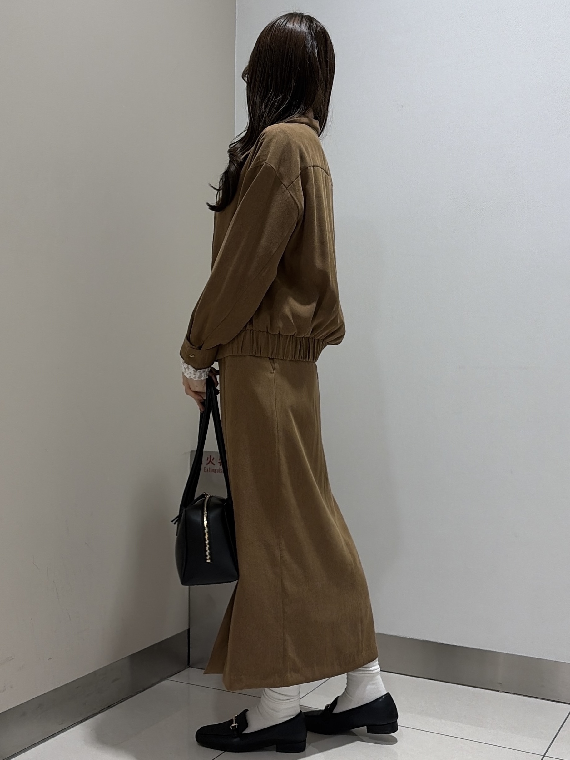 岡田美詩さんの「UNTITLED｜【セットアップ可/秋ジャケット】スエードライクブルゾン」を使ったコーディネート