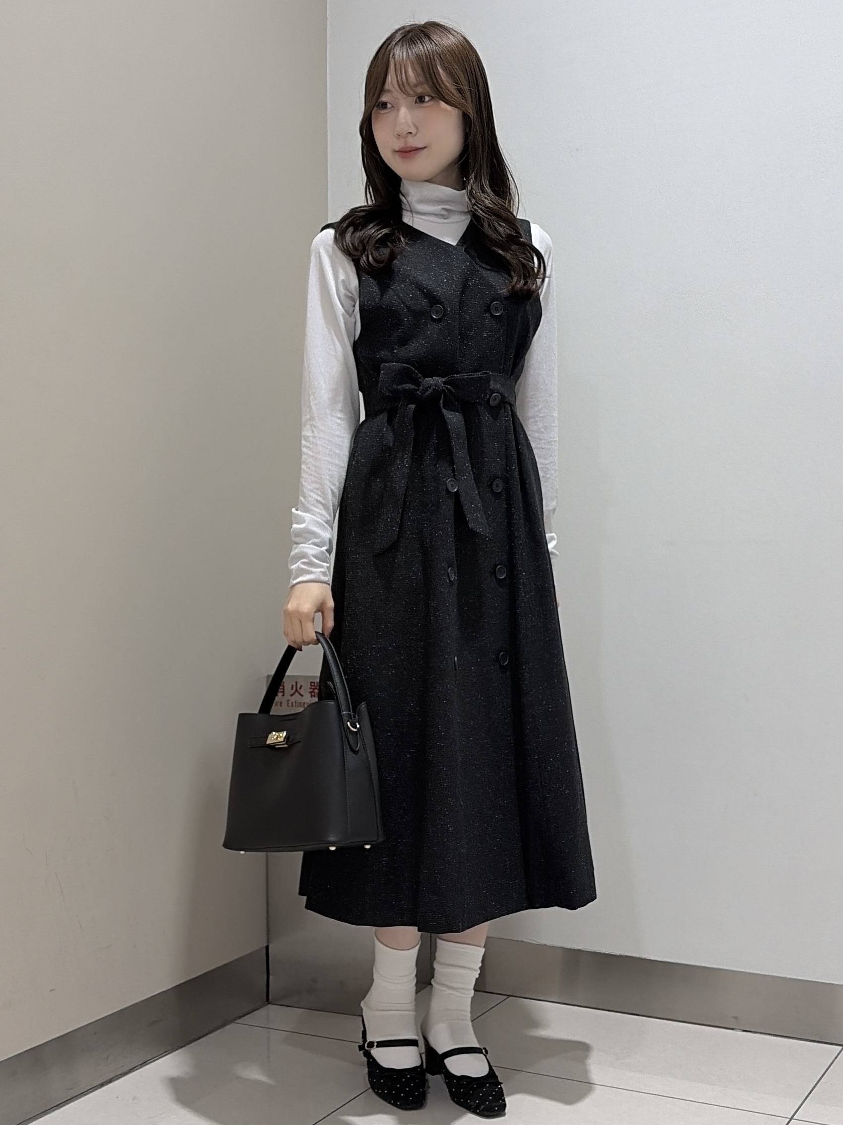 岡田美詩さんの「UNTITLED｜【重ね着レイヤード】シアーベロアハイネックトップス」を使ったコーディネート