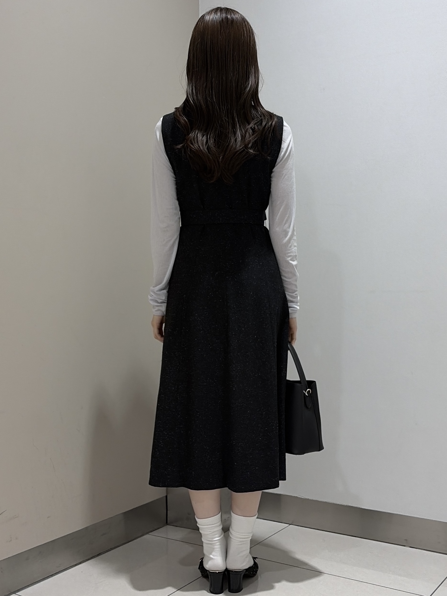岡田美詩さんの「UNTITLED｜【重ね着レイヤード】シアーベロアハイネックトップス」を使ったコーディネート
