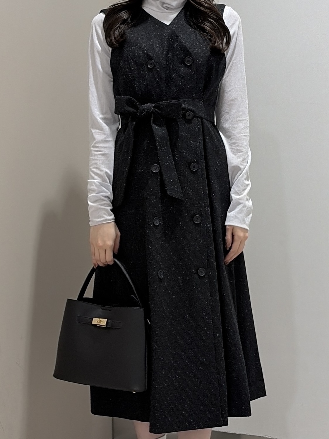 岡田美詩さんの「UNTITLED｜【重ね着レイヤード】シアーベロアハイネックトップス」を使ったコーディネート