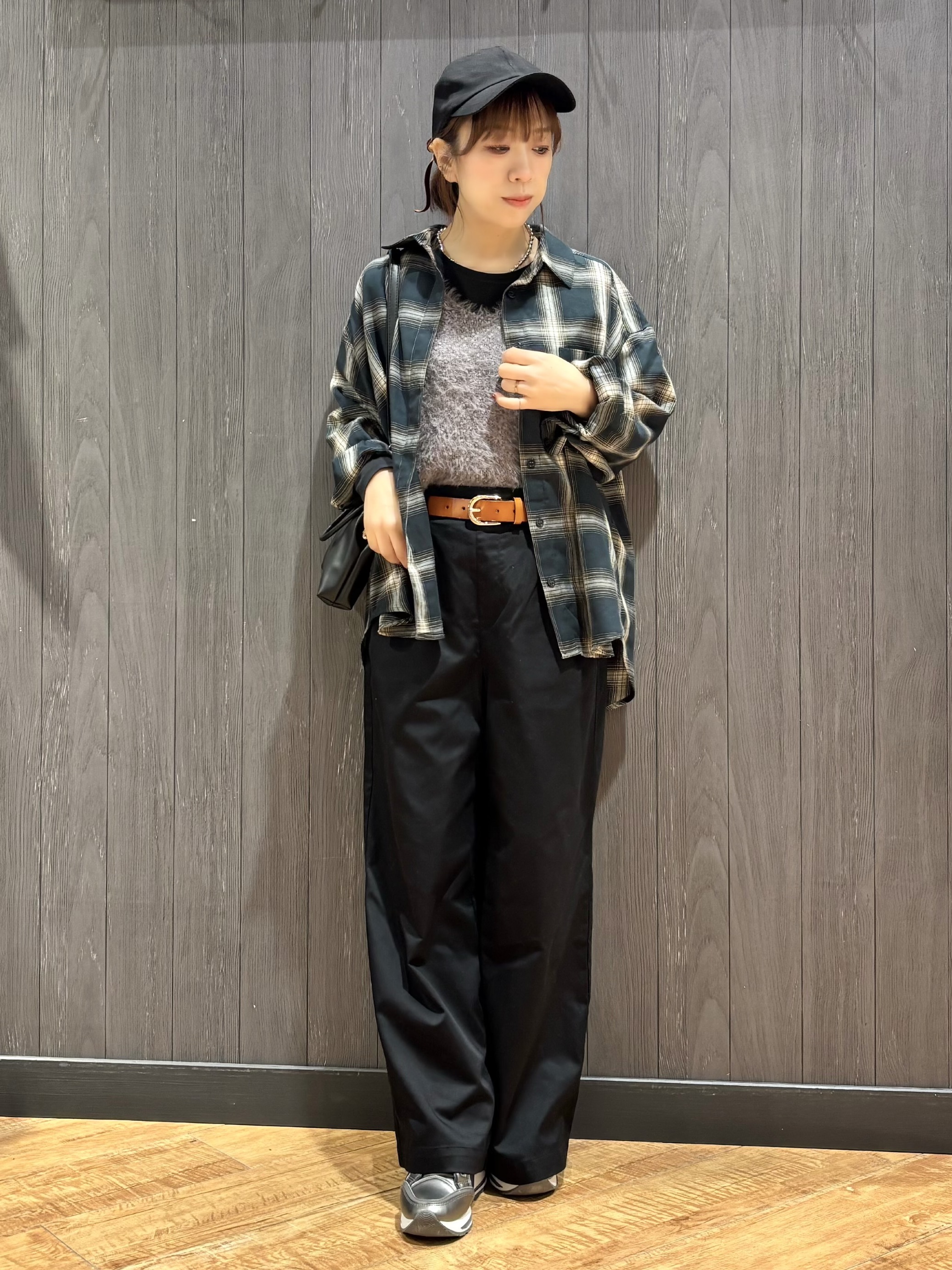 meiさんの「SHOO･LA･RUE｜【洗濯後しわになりにくい/S-LL】気分で選ぶ 大人のデイリー使いに ベーシックシャツ」を使ったコーディネート