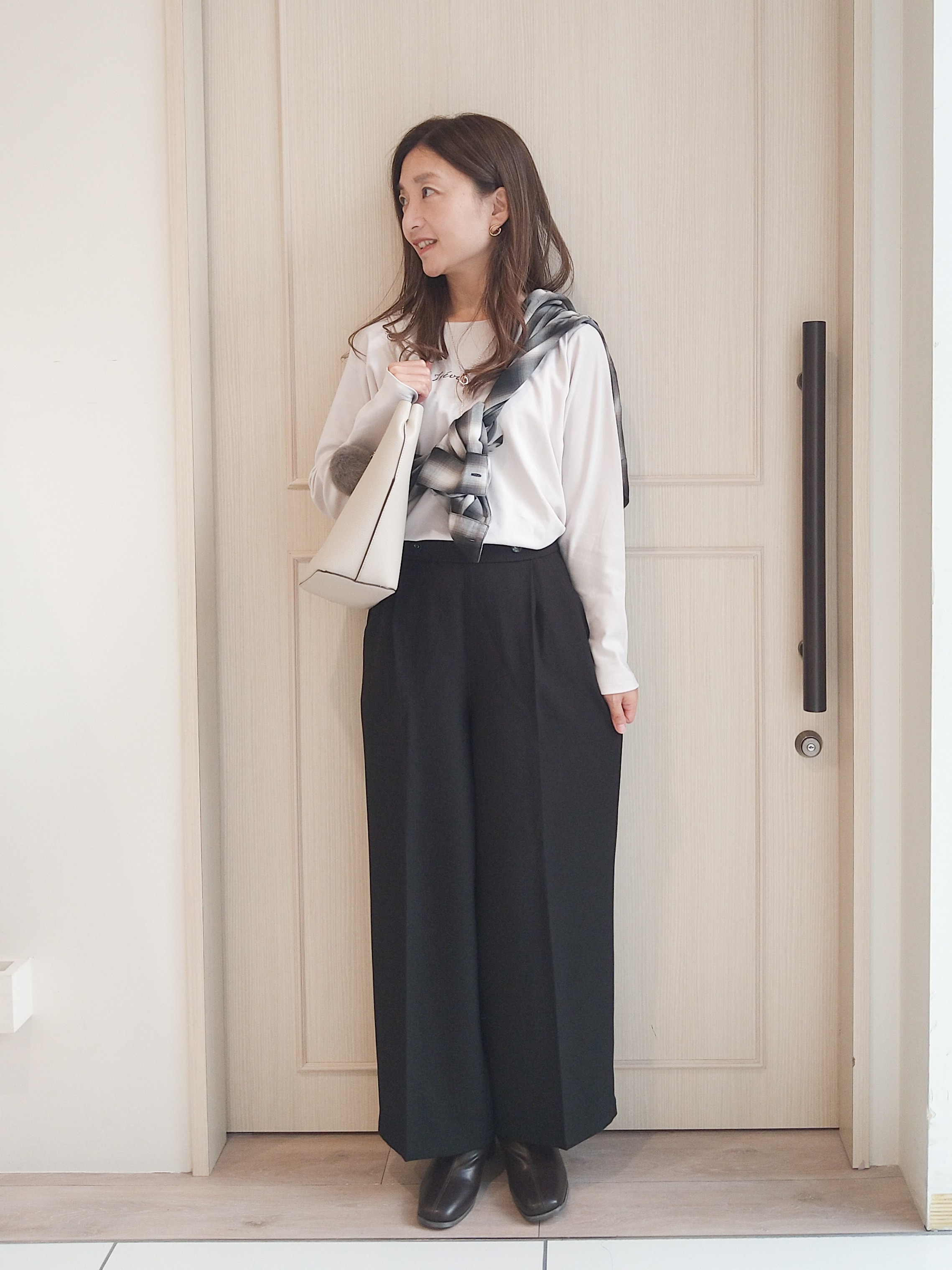 mi-saさんの「SHOO･LA･RUE｜【洗濯後しわになりにくい/S-LL】気分で選ぶ 大人のデイリー使いに ベーシックシャツ」を使ったコーディネート