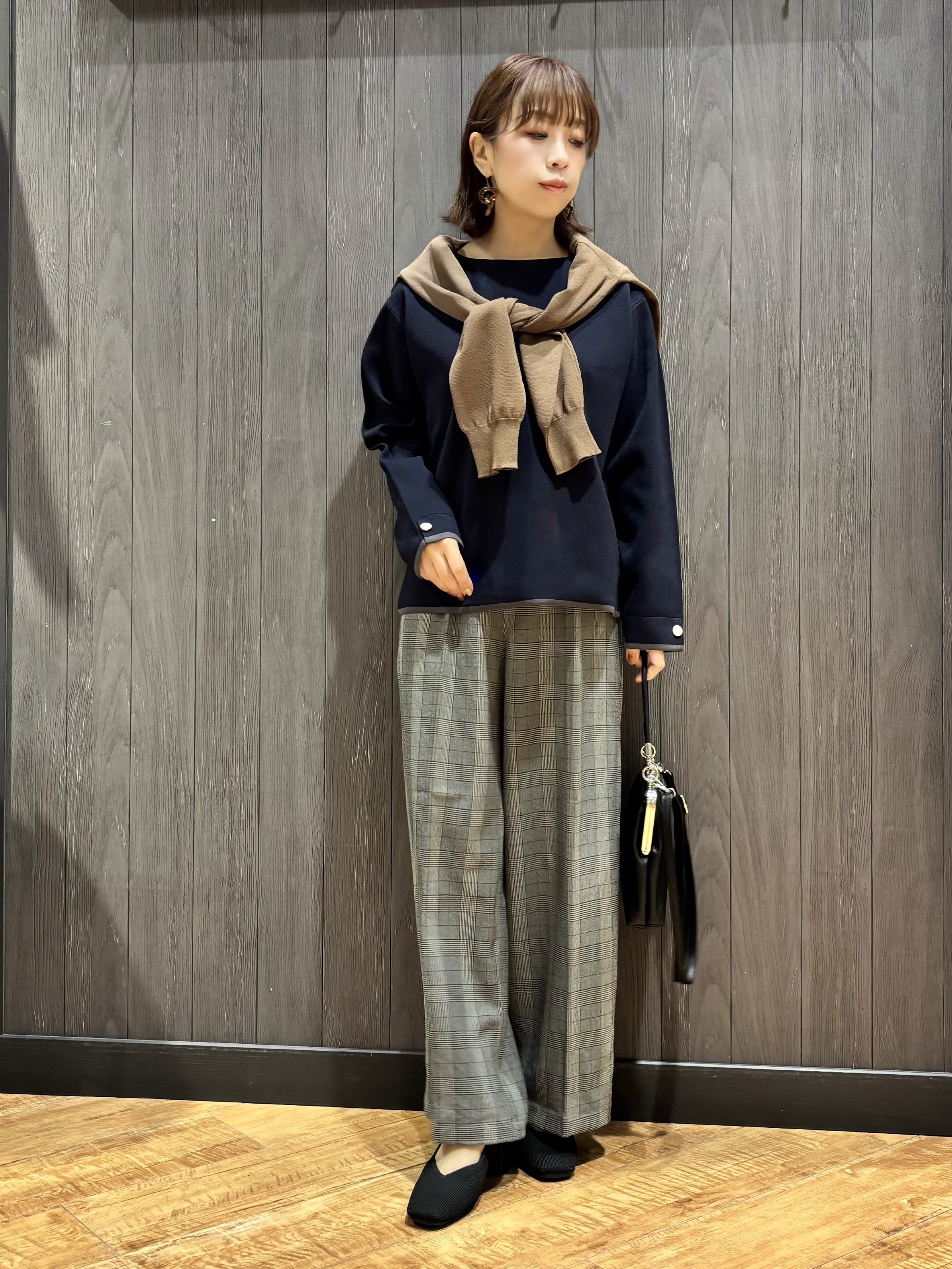 meiさんの「SHOO･LA･RUE｜【洗濯機可/S-LL】マルチボタンが品よく映えるカーディガン」を使ったコーディネート