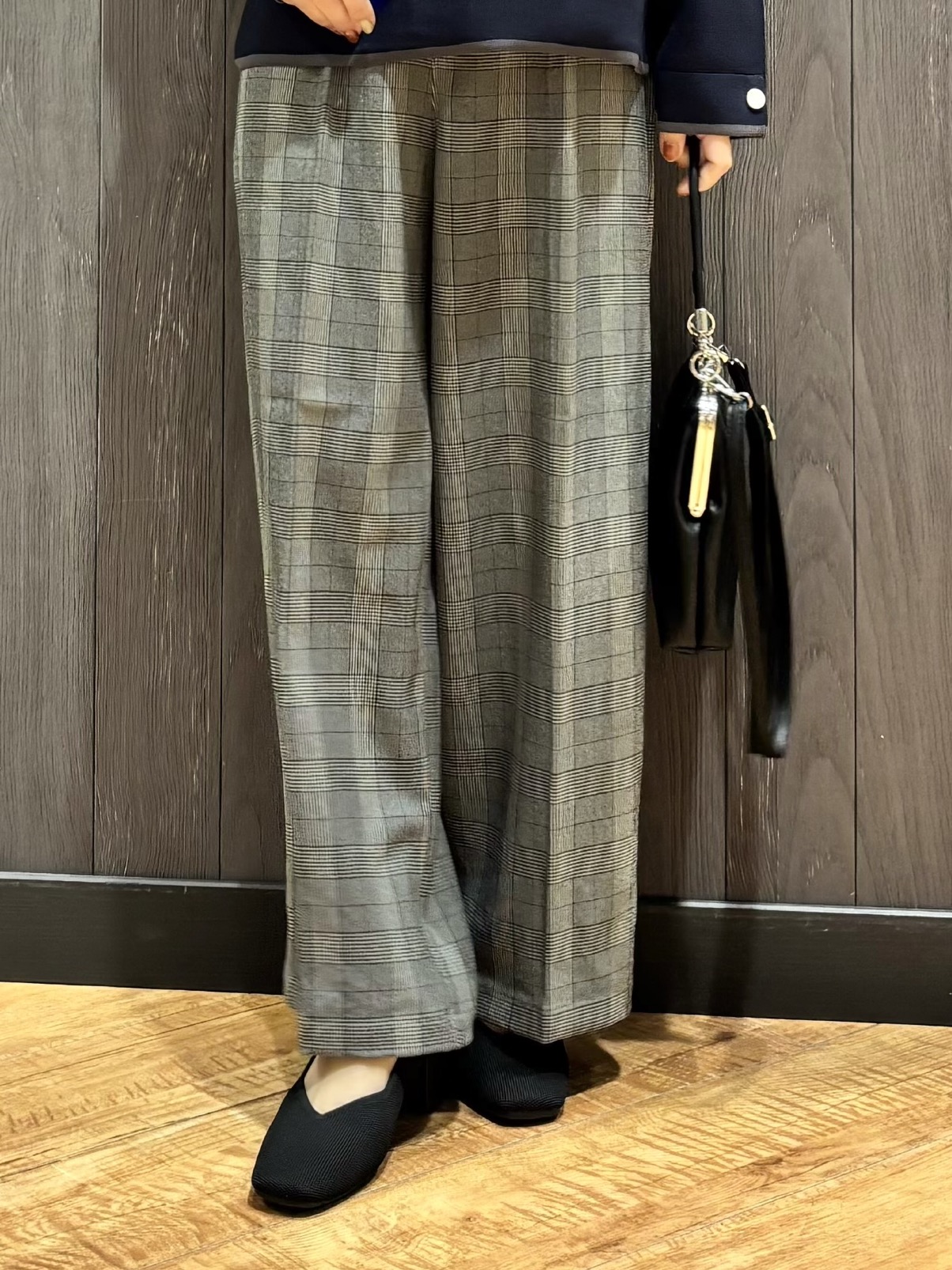 meiさんの「SHOO･LA･RUE｜【洗濯機可/S-LL】マルチボタンが品よく映えるカーディガン」を使ったコーディネート